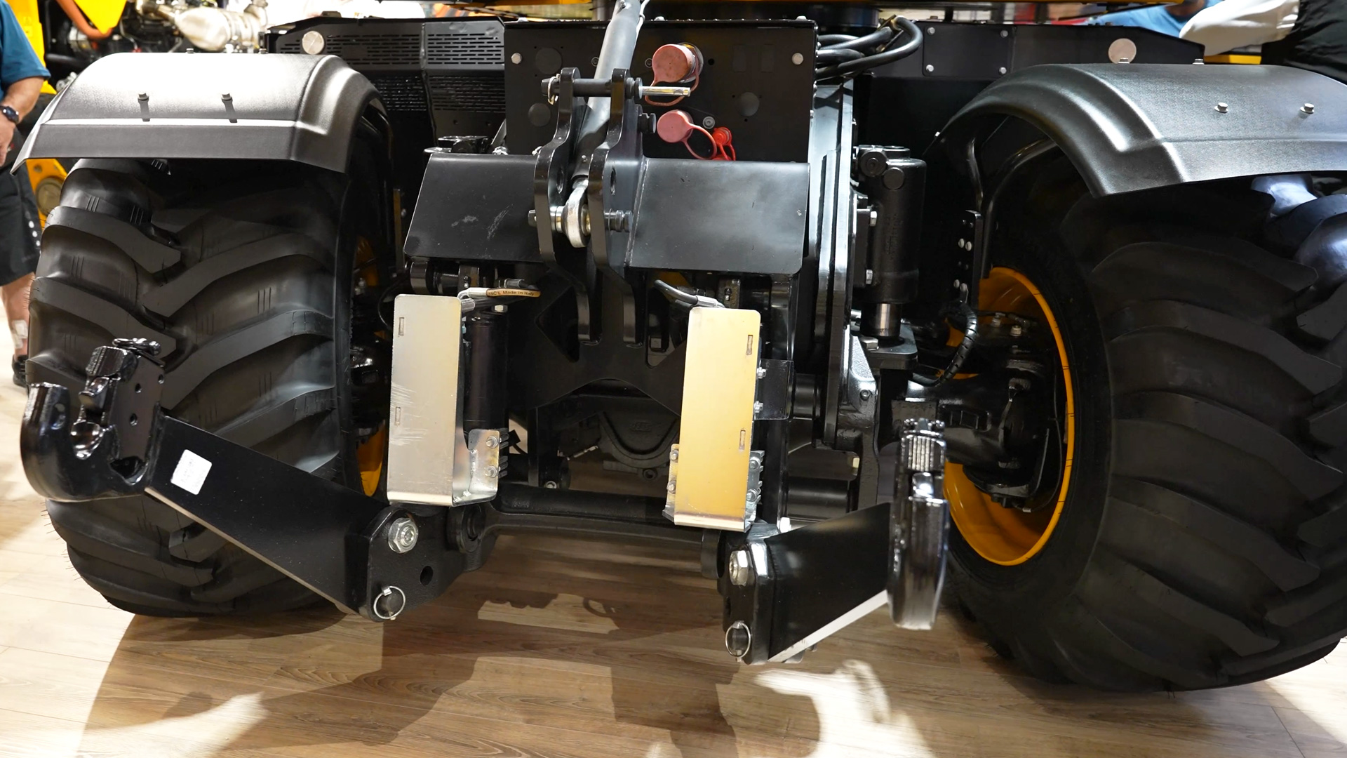 JCB Hydradig arbeitet mit unterschiedlichen Anbaugeräten