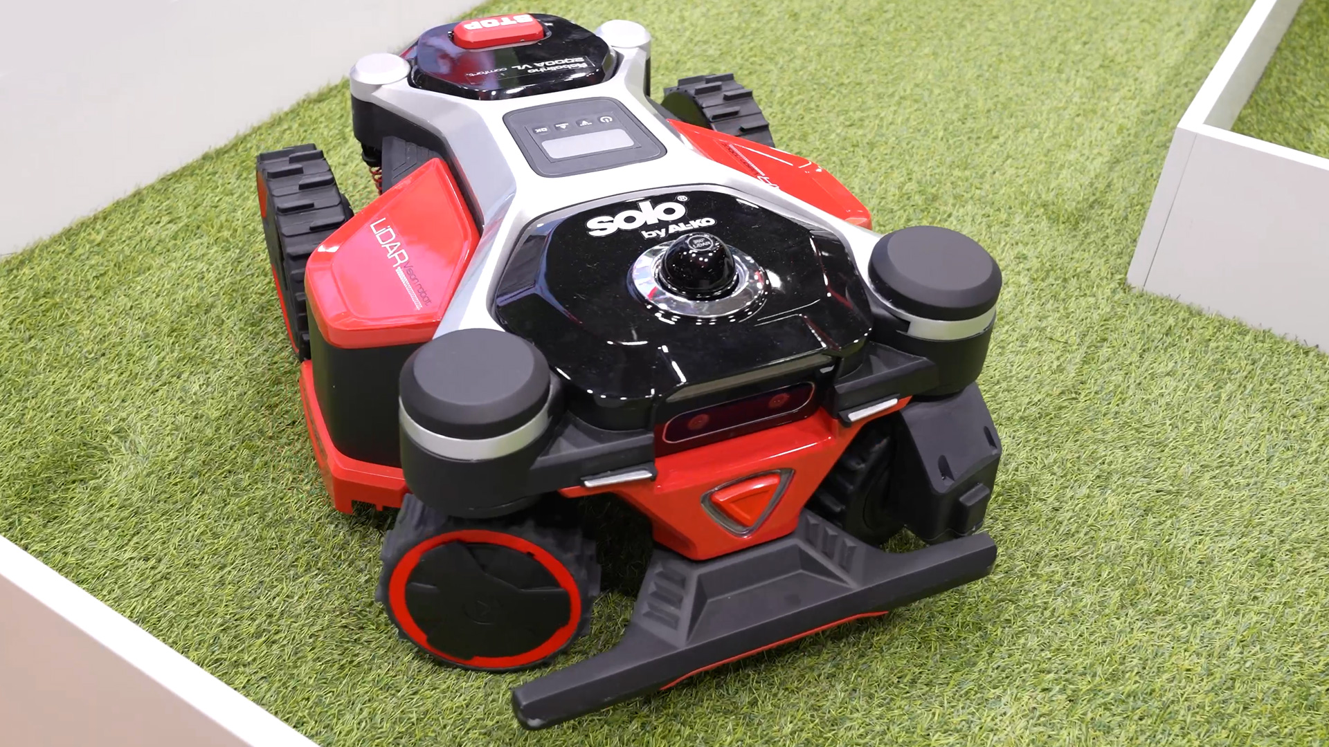 Mähroboter mit Allradantrieb für schwierige Rasenflächen