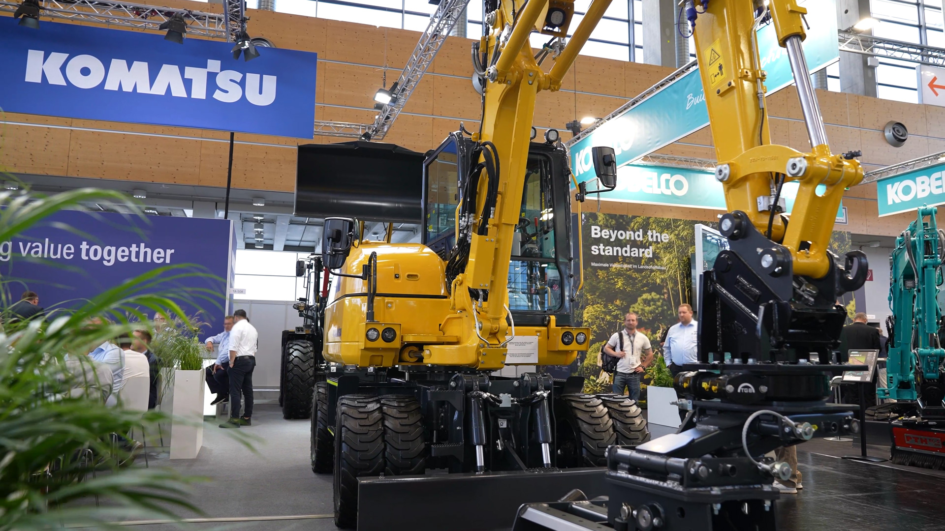 Mobilbagger PW75 trennt Fahrantrieb und Arbeitshydraulik