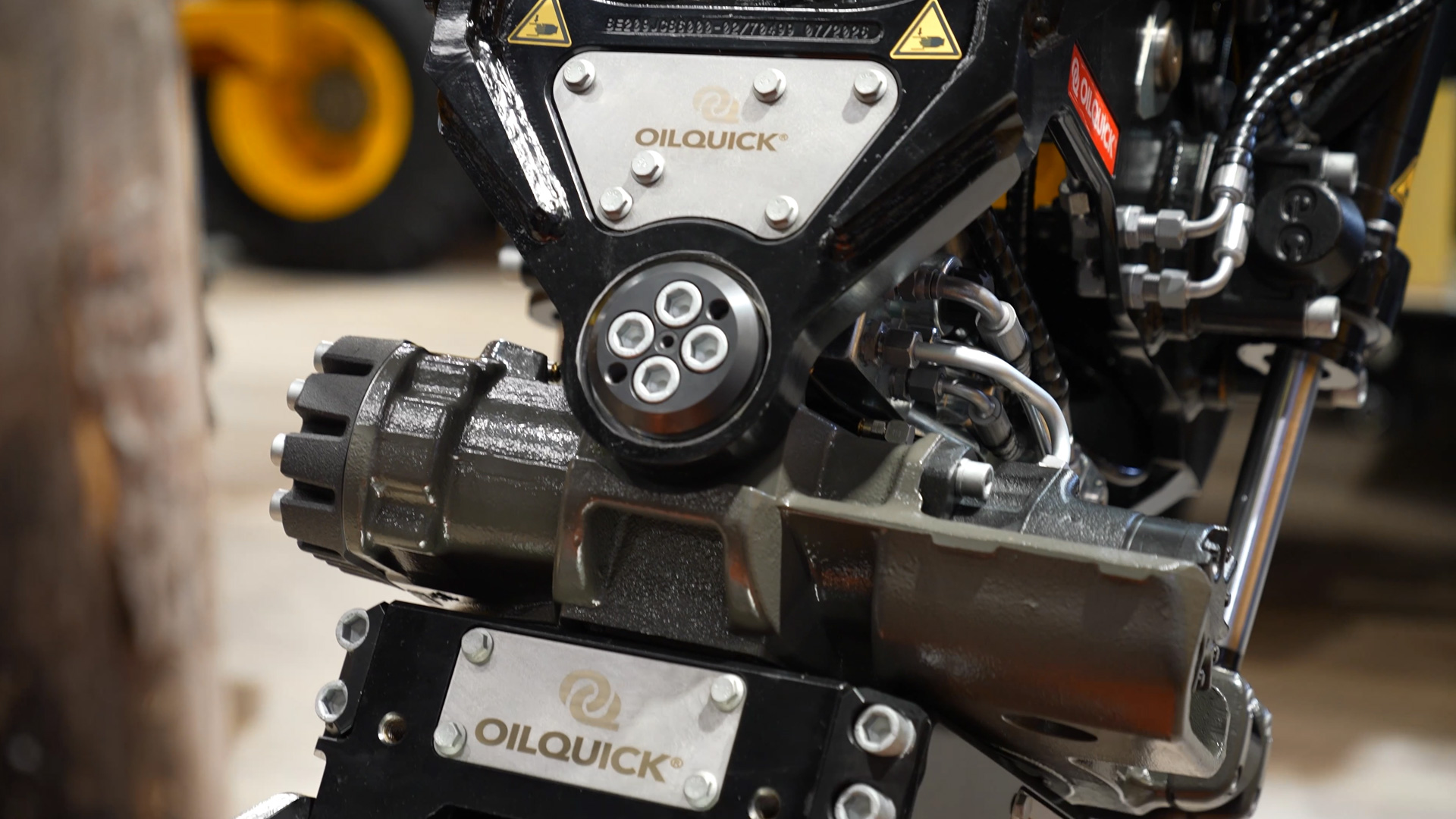 OilQuick wechselt Werkzeuge ohne manuelles Schlauchkuppeln