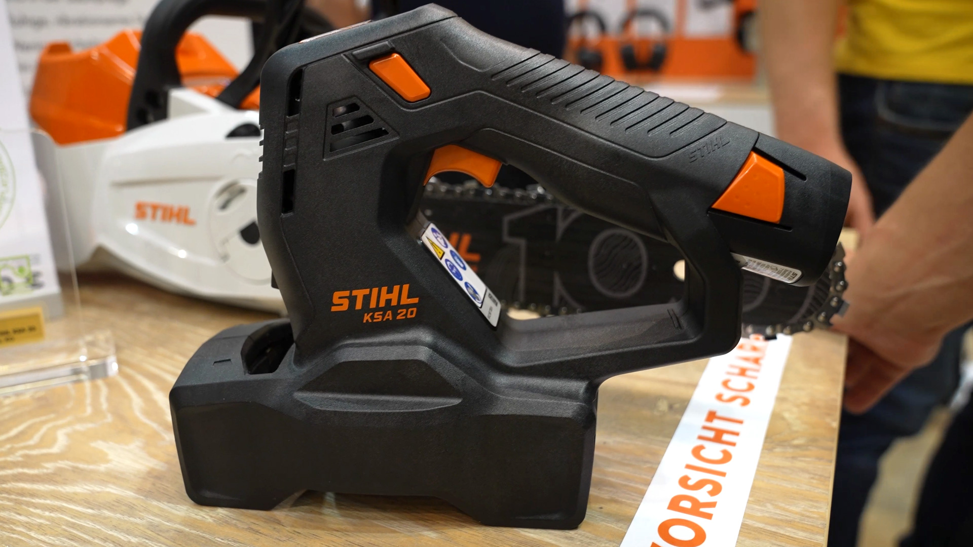 Stihl KSA 20 Kettenschärfgeraet zum Schärfen der Sägekette