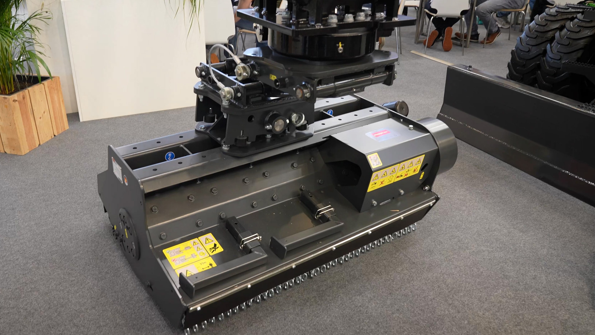 Tool Control macht den PW75 zum Anbaugeräteträger