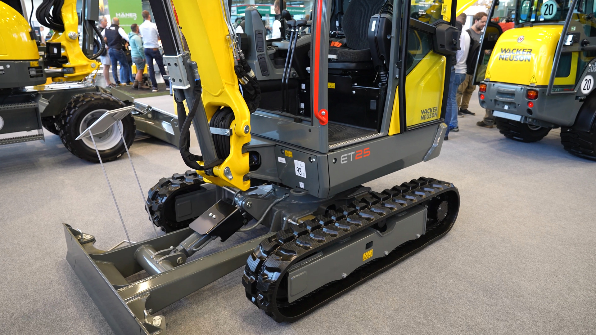 Wacker Neuson ET25 verändert seine Breite nach Bedarf