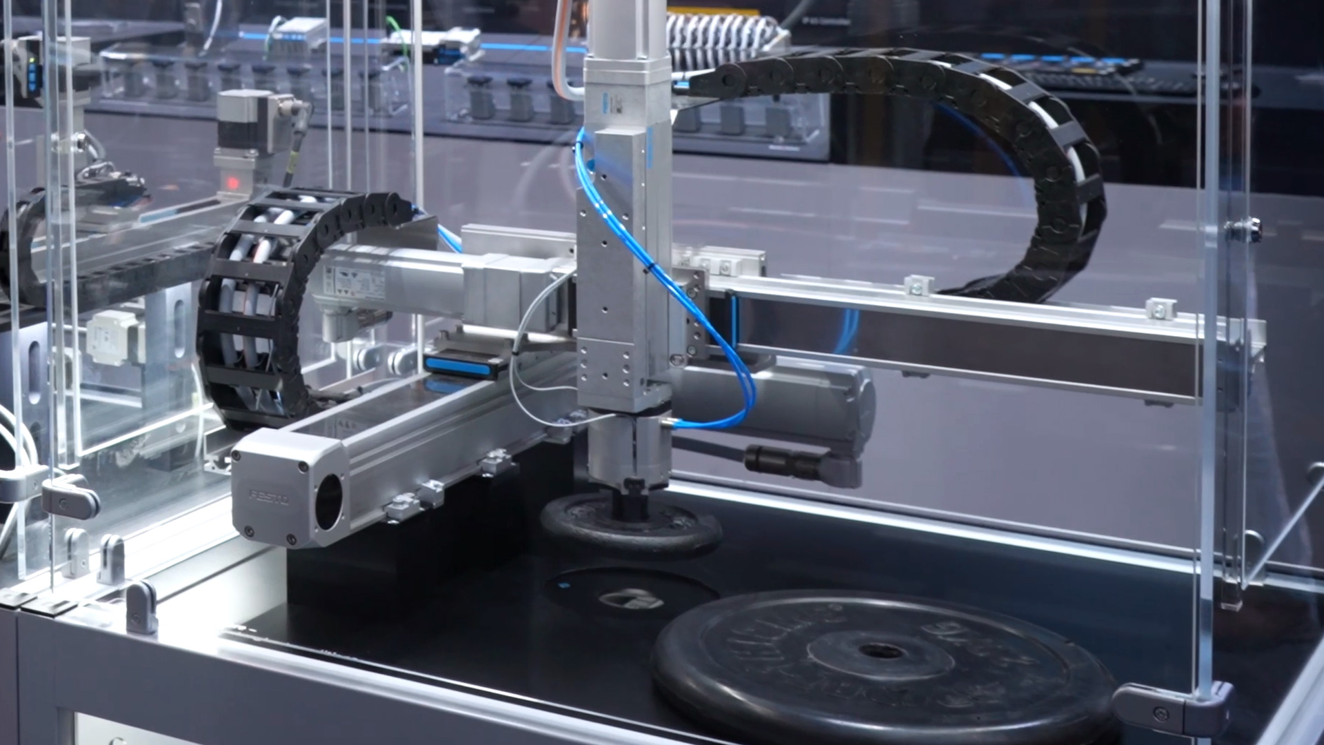 Integration von Mechanik Antrieb und Steuerung Festo Auslegerhandling