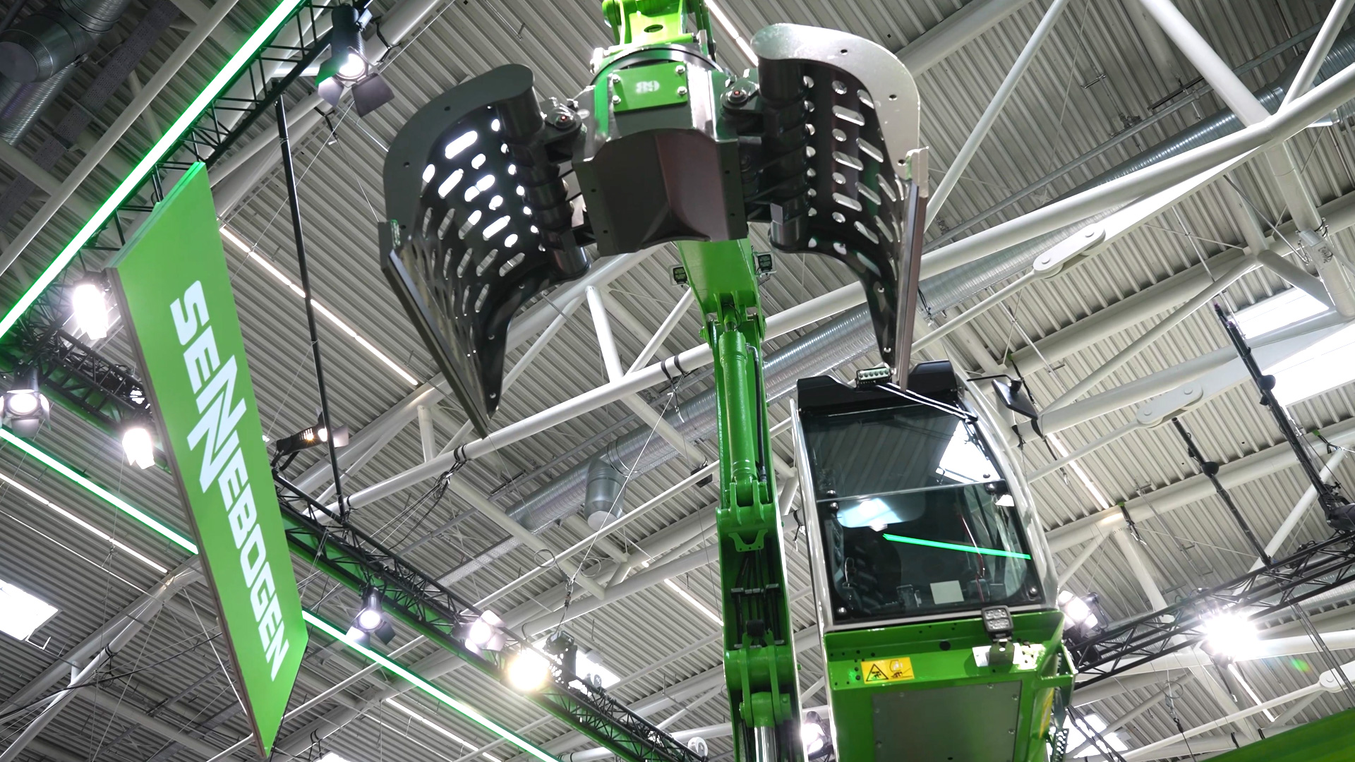 Akkubagger für Recycling und Schrottplatzbetrieb