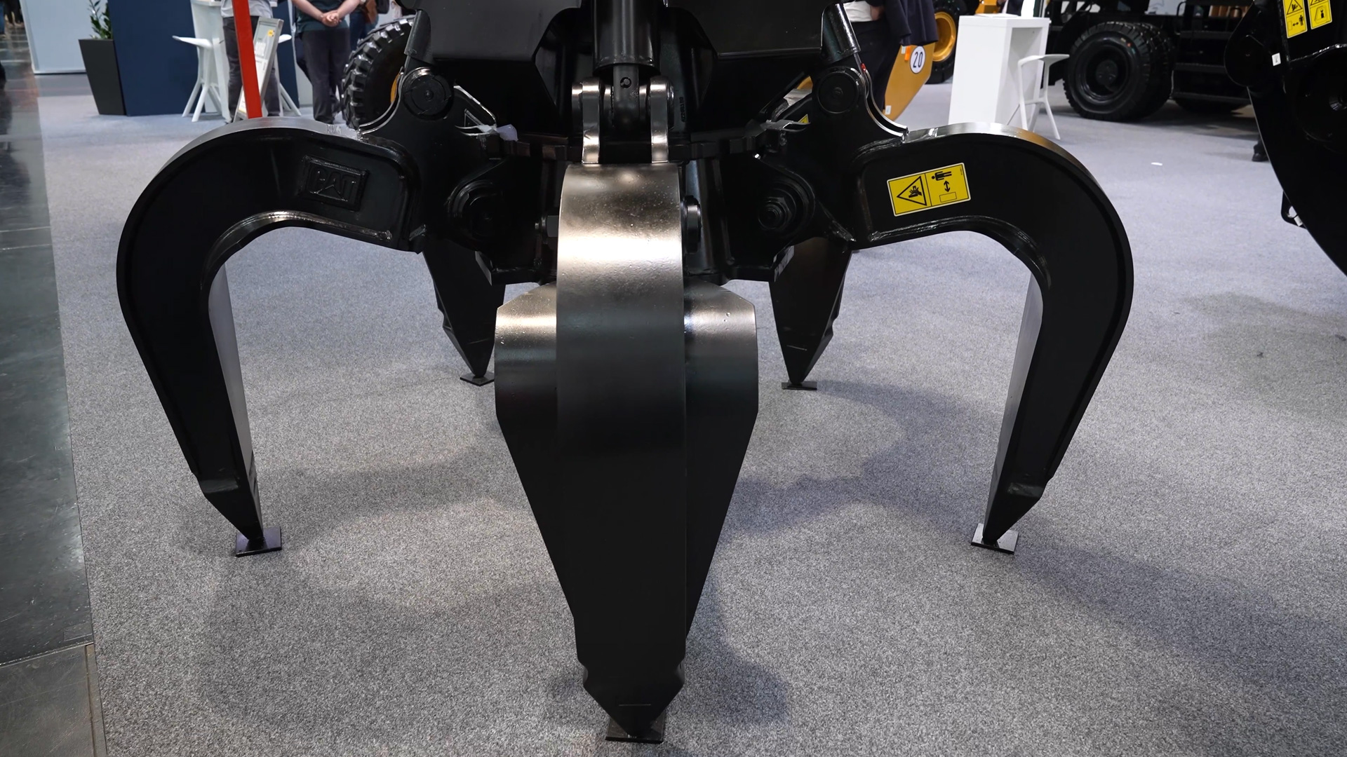 Caterpillar MH3032 kombiniert Schere und Polypgreifer
