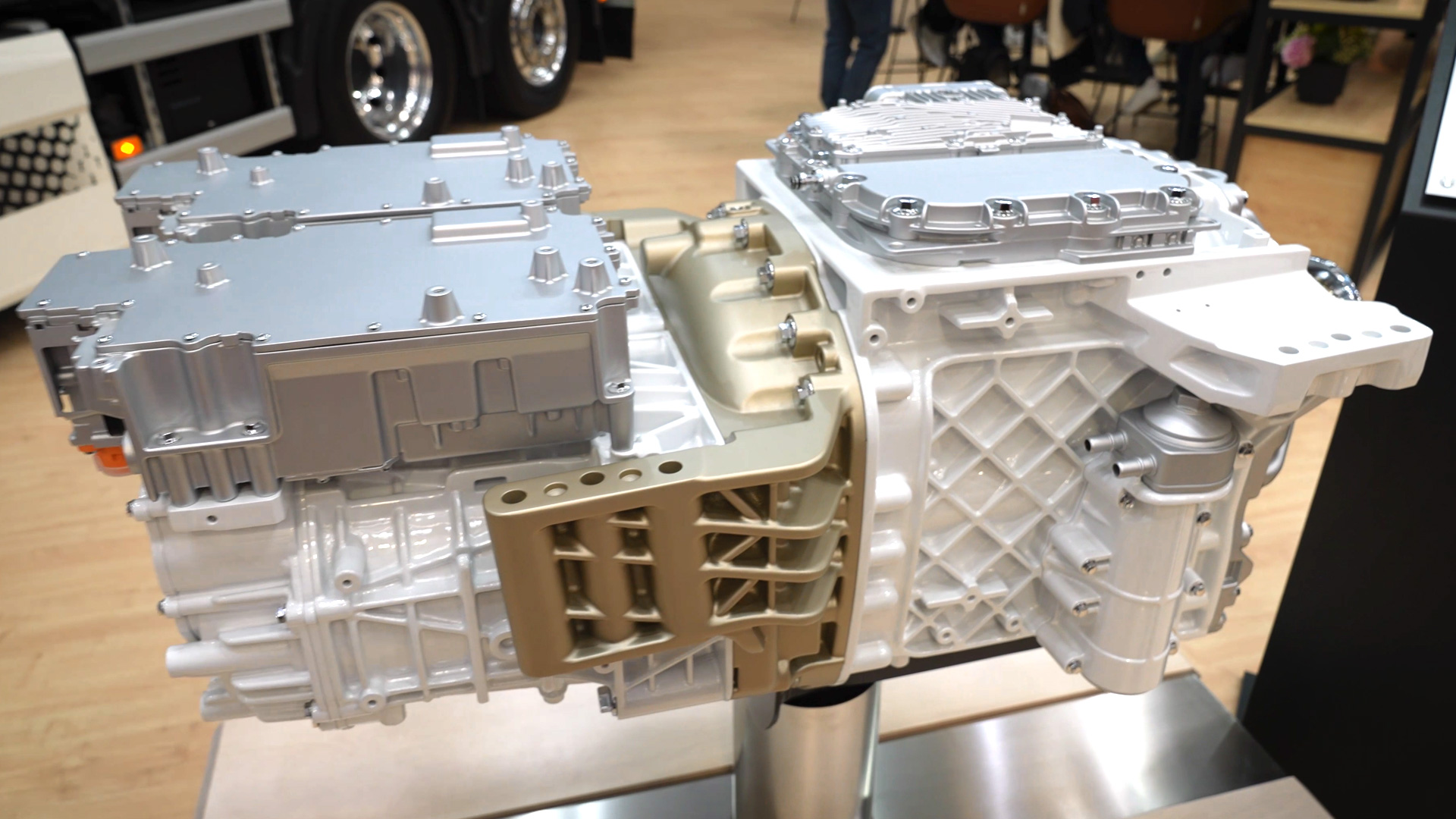 Elektro Lkw mit neuer Batterie und 700 PS Antrieb von Volvo