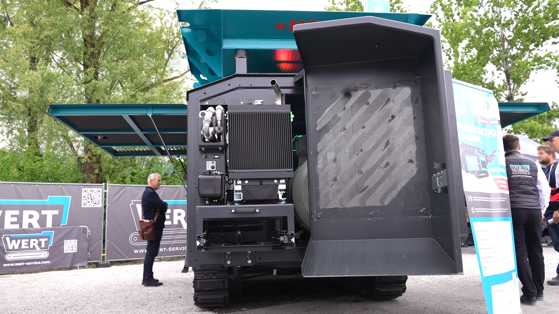 Wert Recyclingtechnik elektromobiler Zerkleinerer mit Schnellwechselsystem