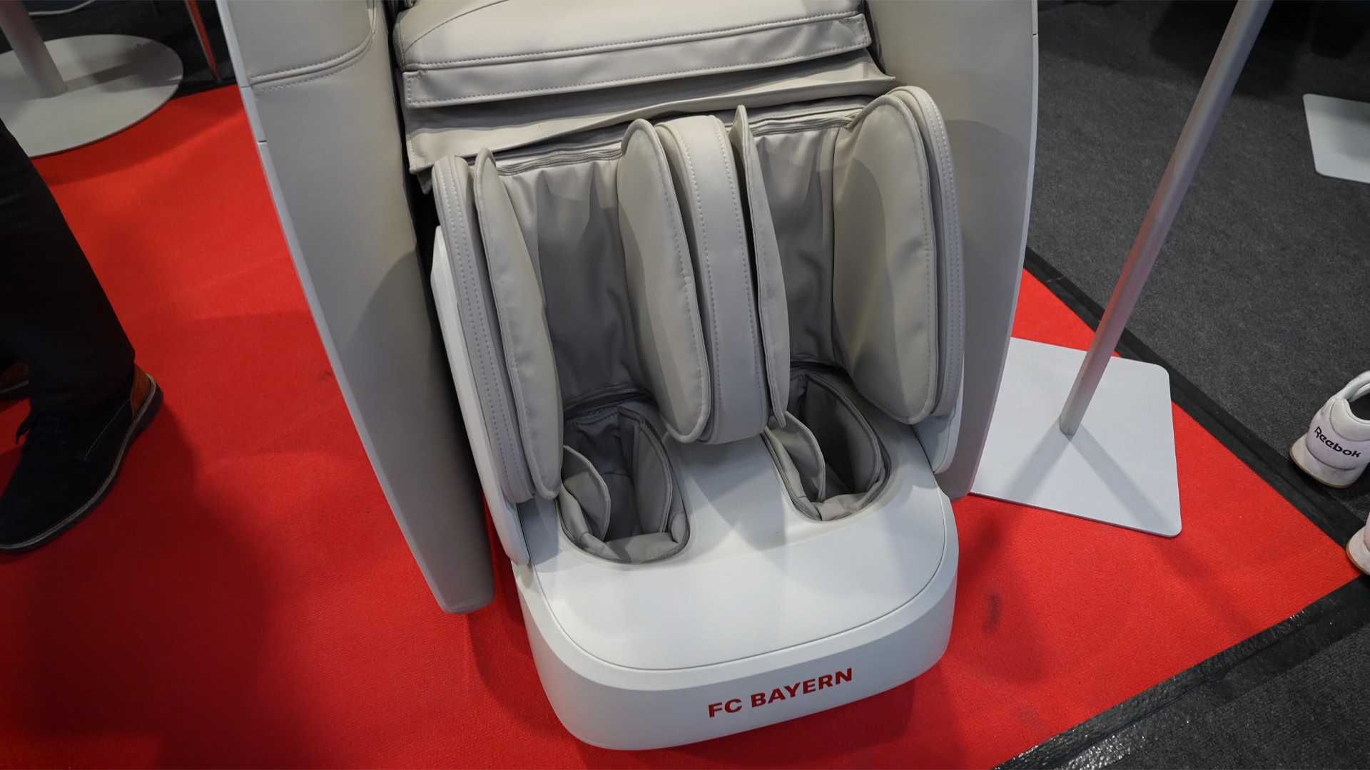 High End Massagesessel FC Bayern Muenchen mit Massage und Waermesystem