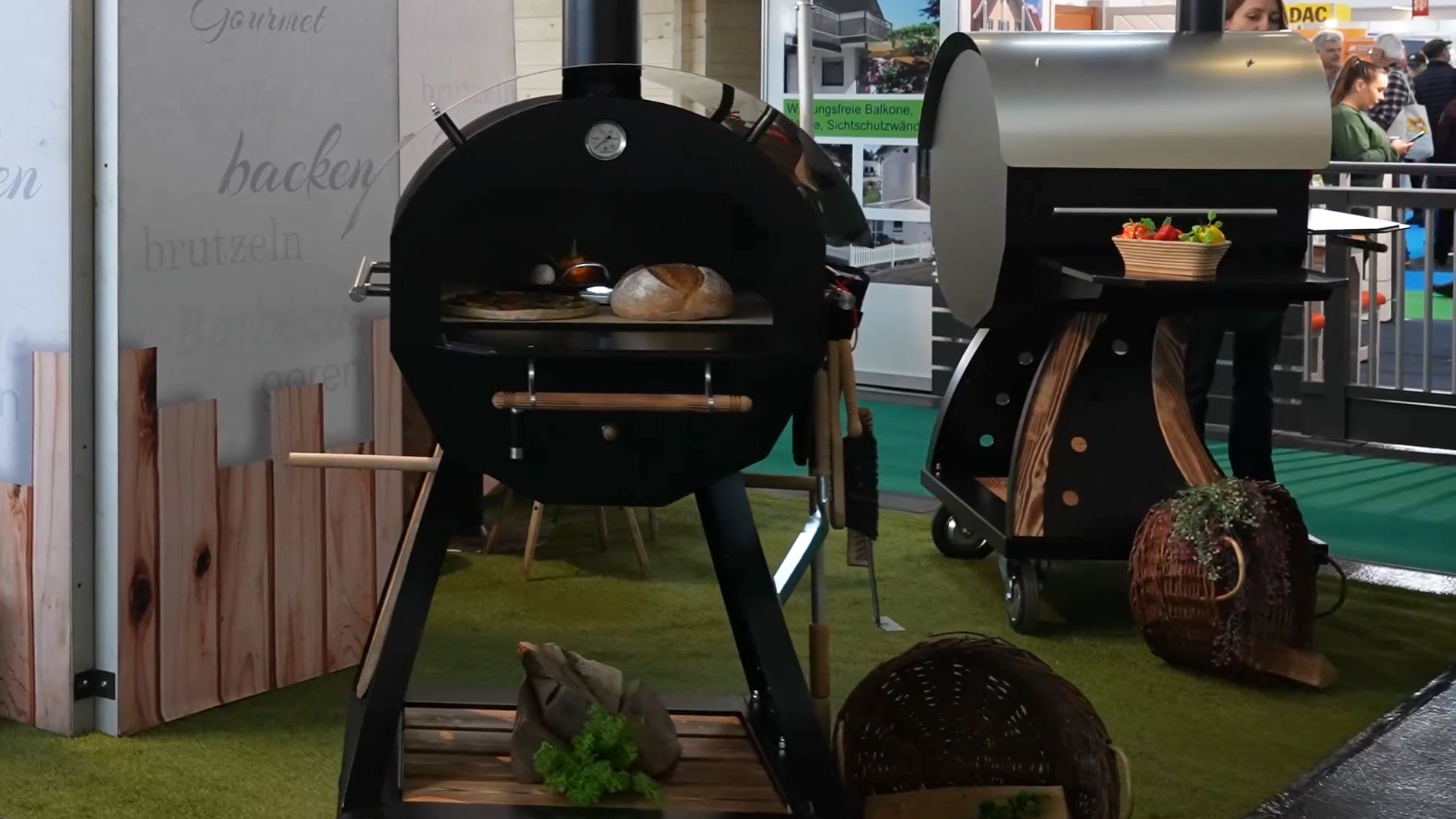 Holzbackofen Flamero fuer Brot Pizza Flammkuchen und zum Grillen