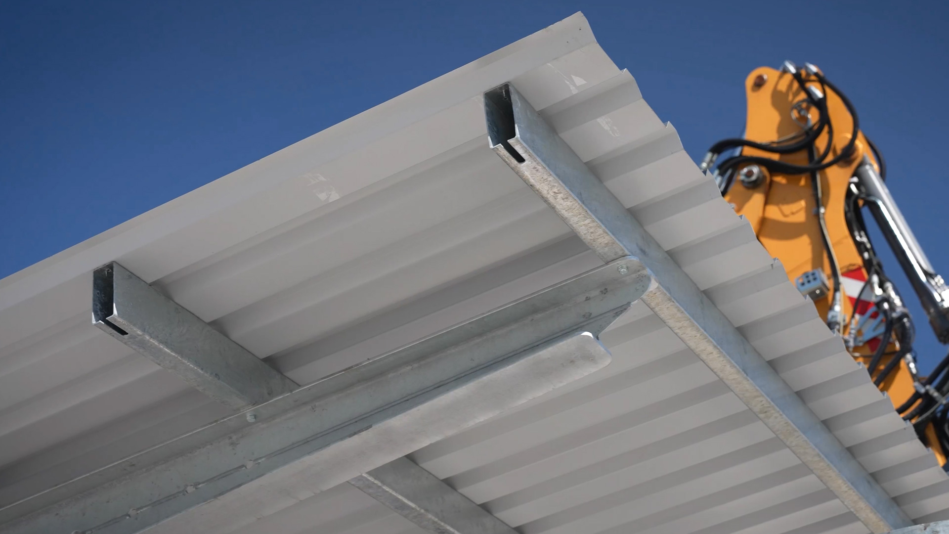 Solarcarports verbinden Stromerzeugung und Verschattung
