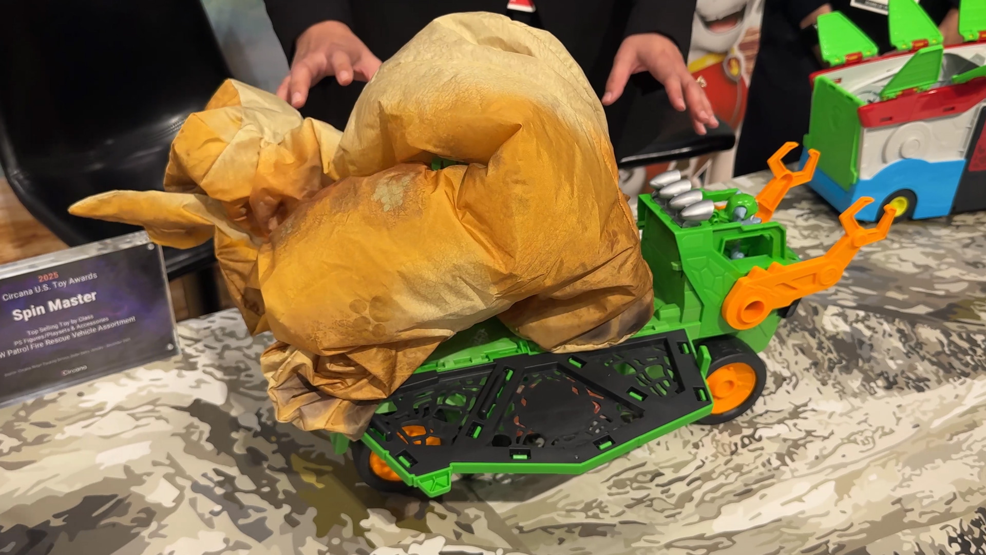 Dino Fahrzeug Rocky Mechanismus Hebel aufblasbarer Dinosaurier Spin Master