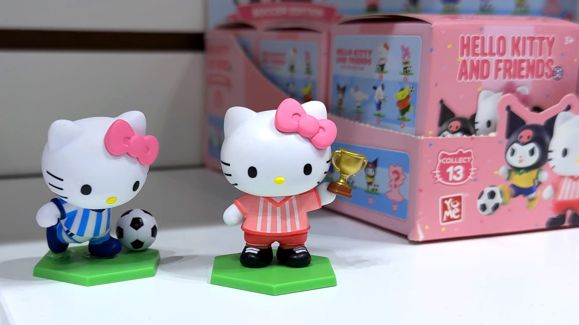 Hello Kitty Figuren im Soccer Look