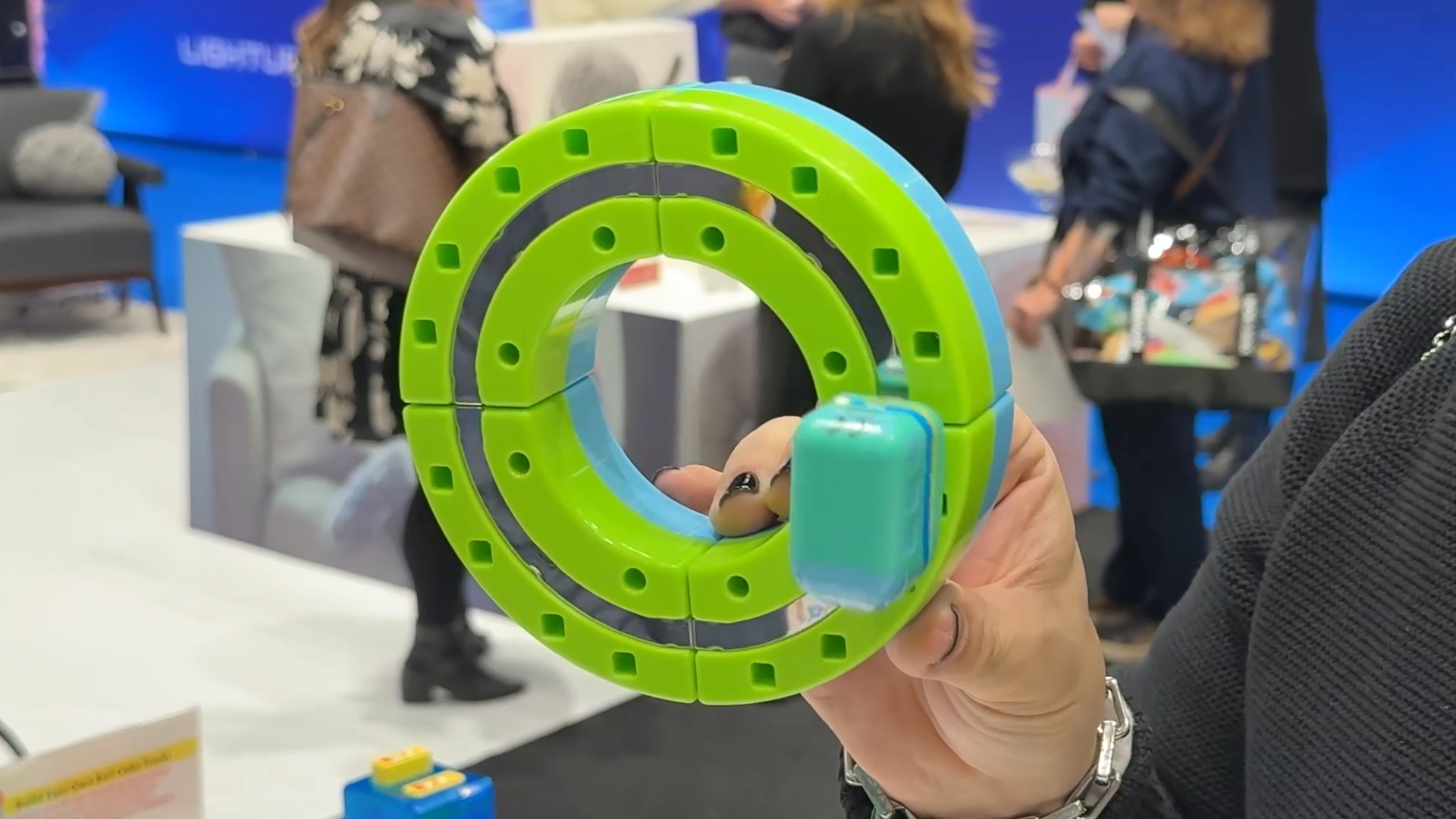 Rail Cube Monorail System mit magnetischem Zug