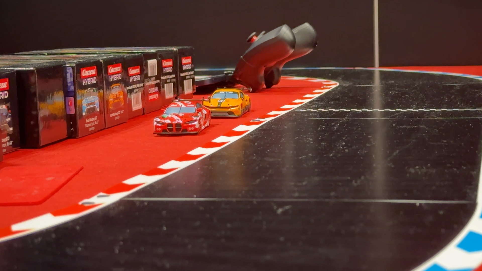 Slotcar Racing Fahrzeugfunktionen wie im Videogame
