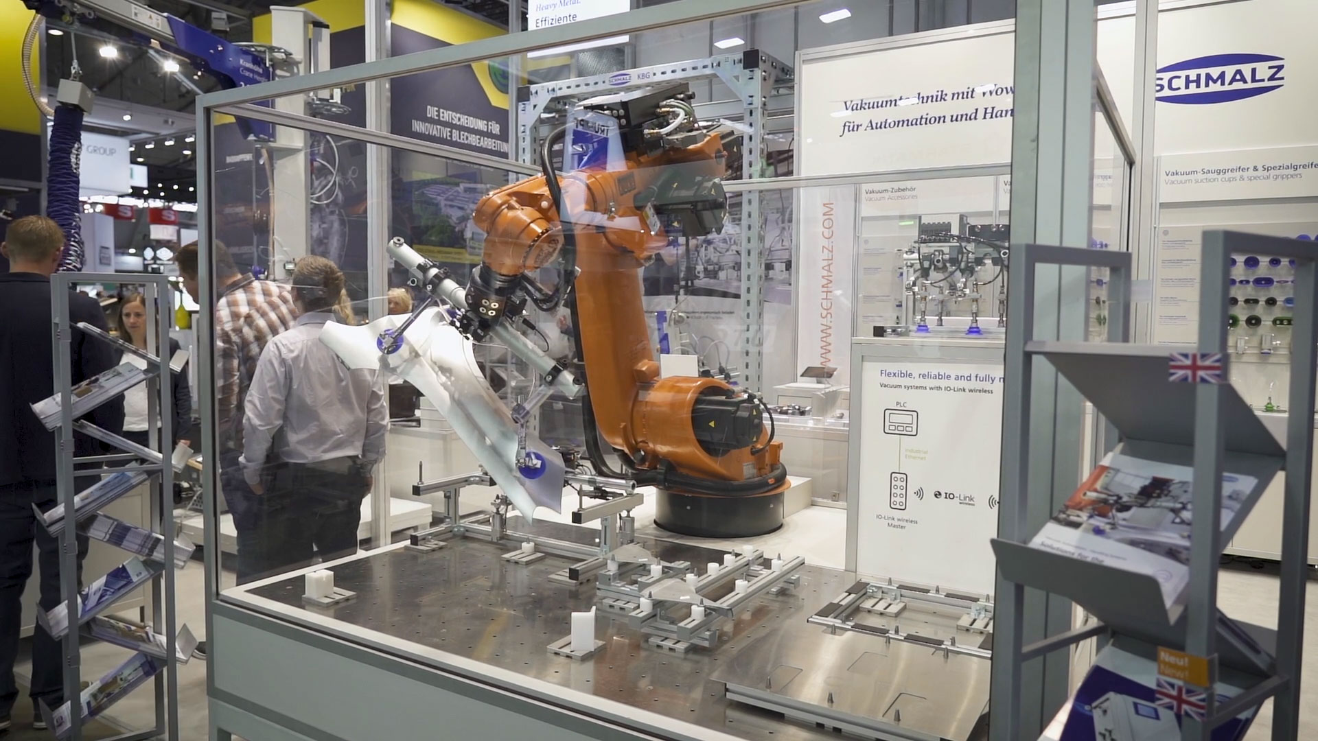 SCHMALZ Vakuumtechnik fuer die Automation Belchexpo 2023 Messe Stuttgart