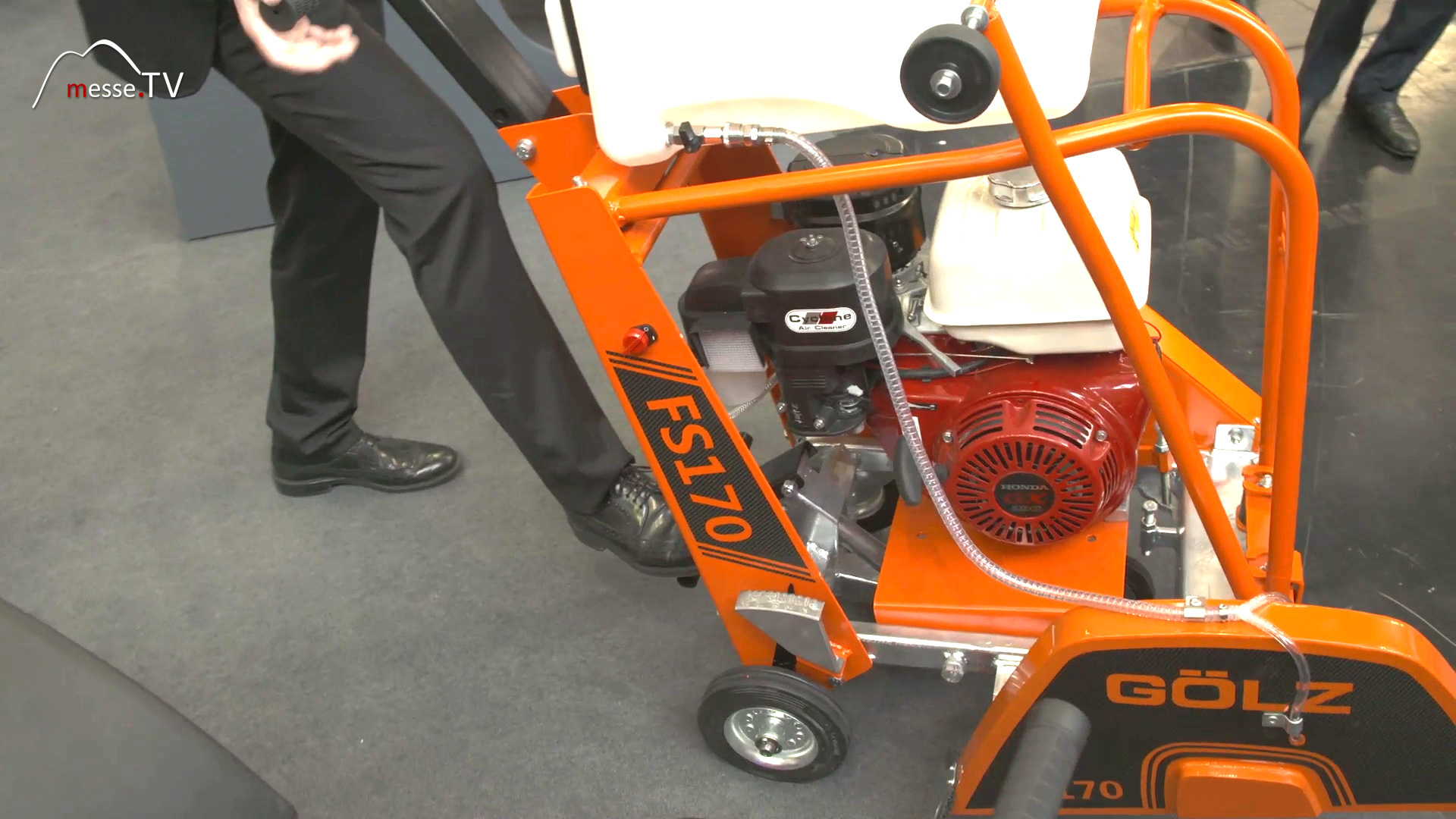 Goelz Floor saws Foot pedal with gas pressure spring