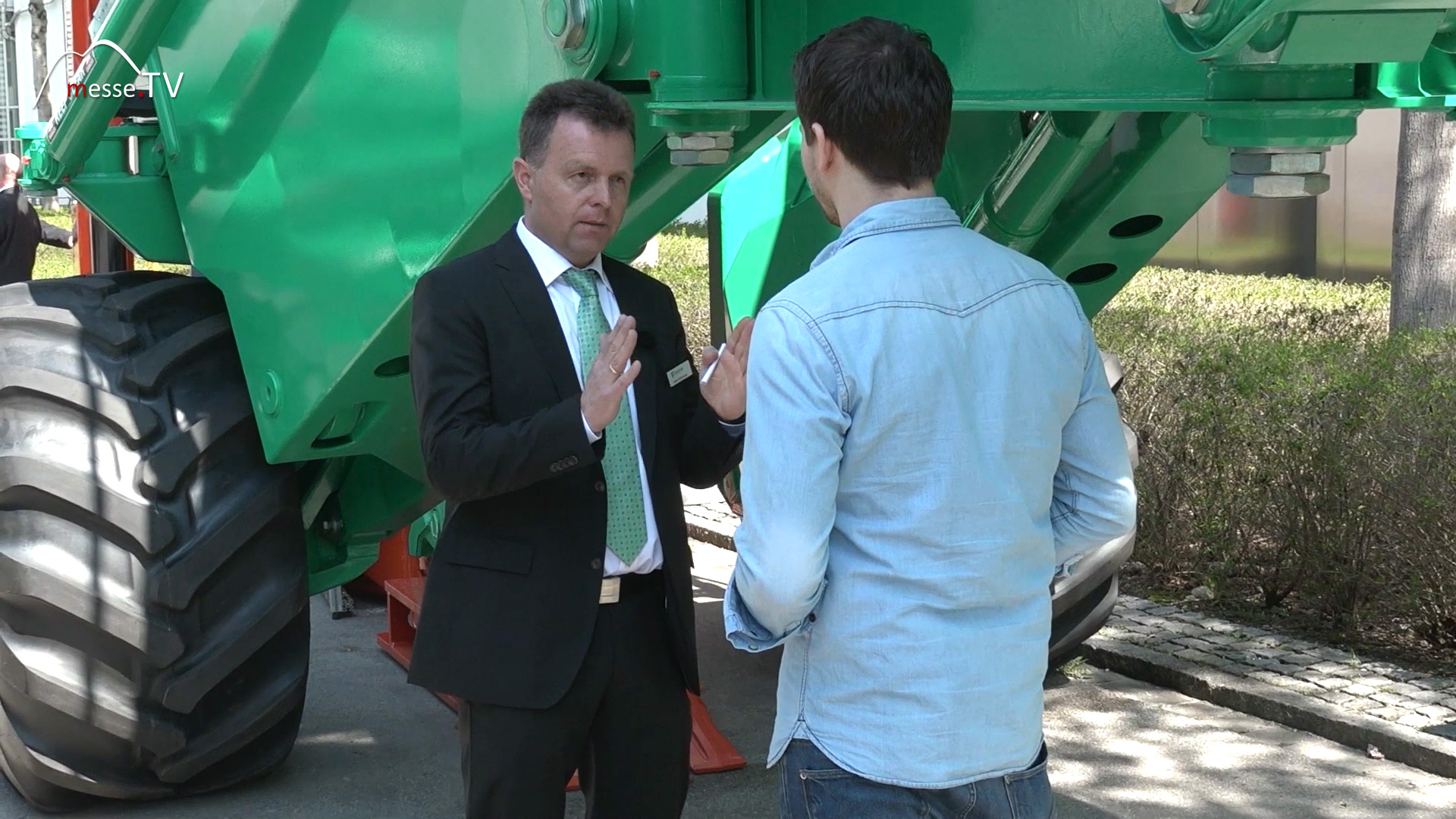 MesseTV Interview Walter Foeckersperger FOECK trenchless pipe and cable laying machine