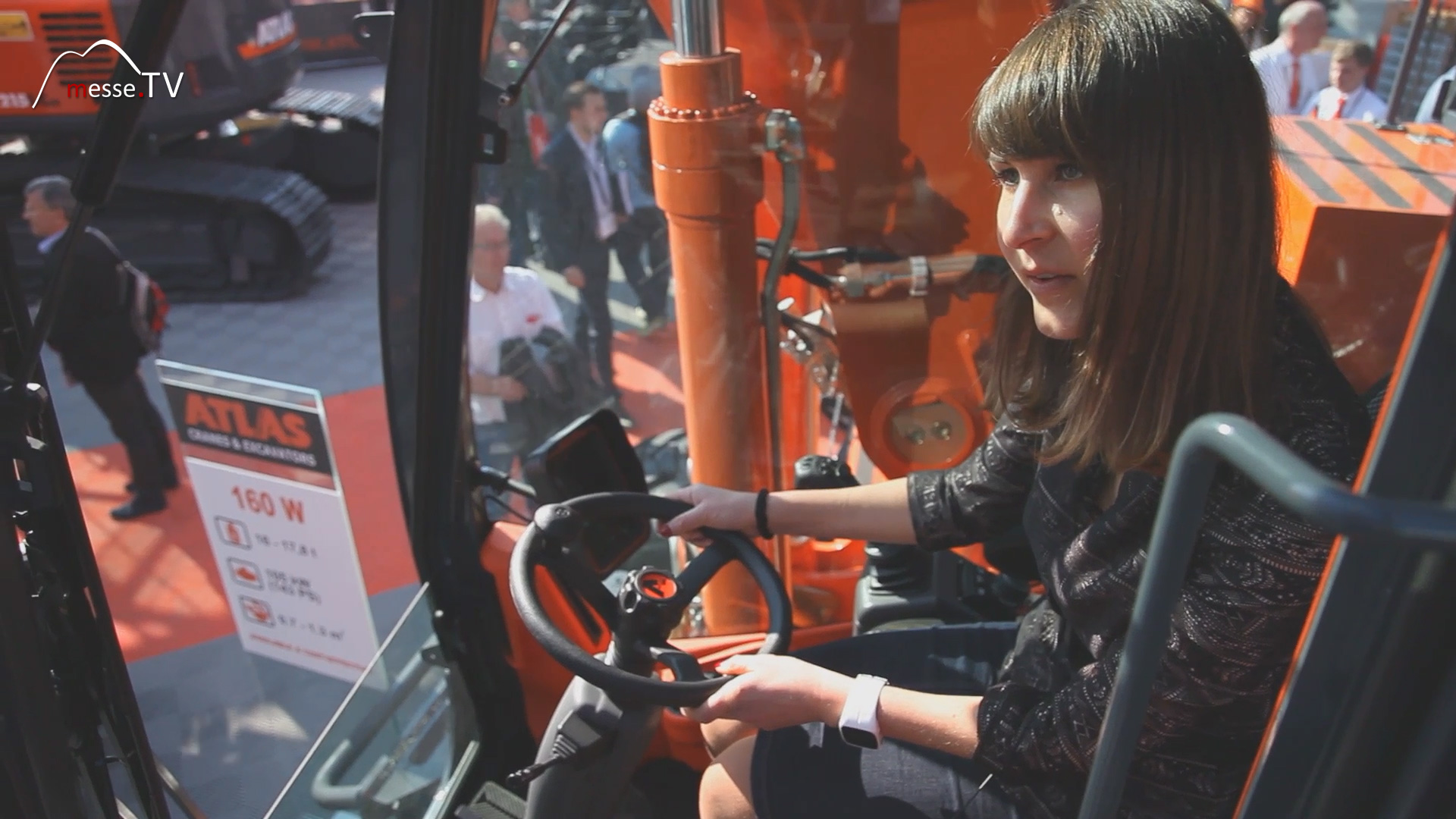 cab atlas crane excavator MesseTV feature