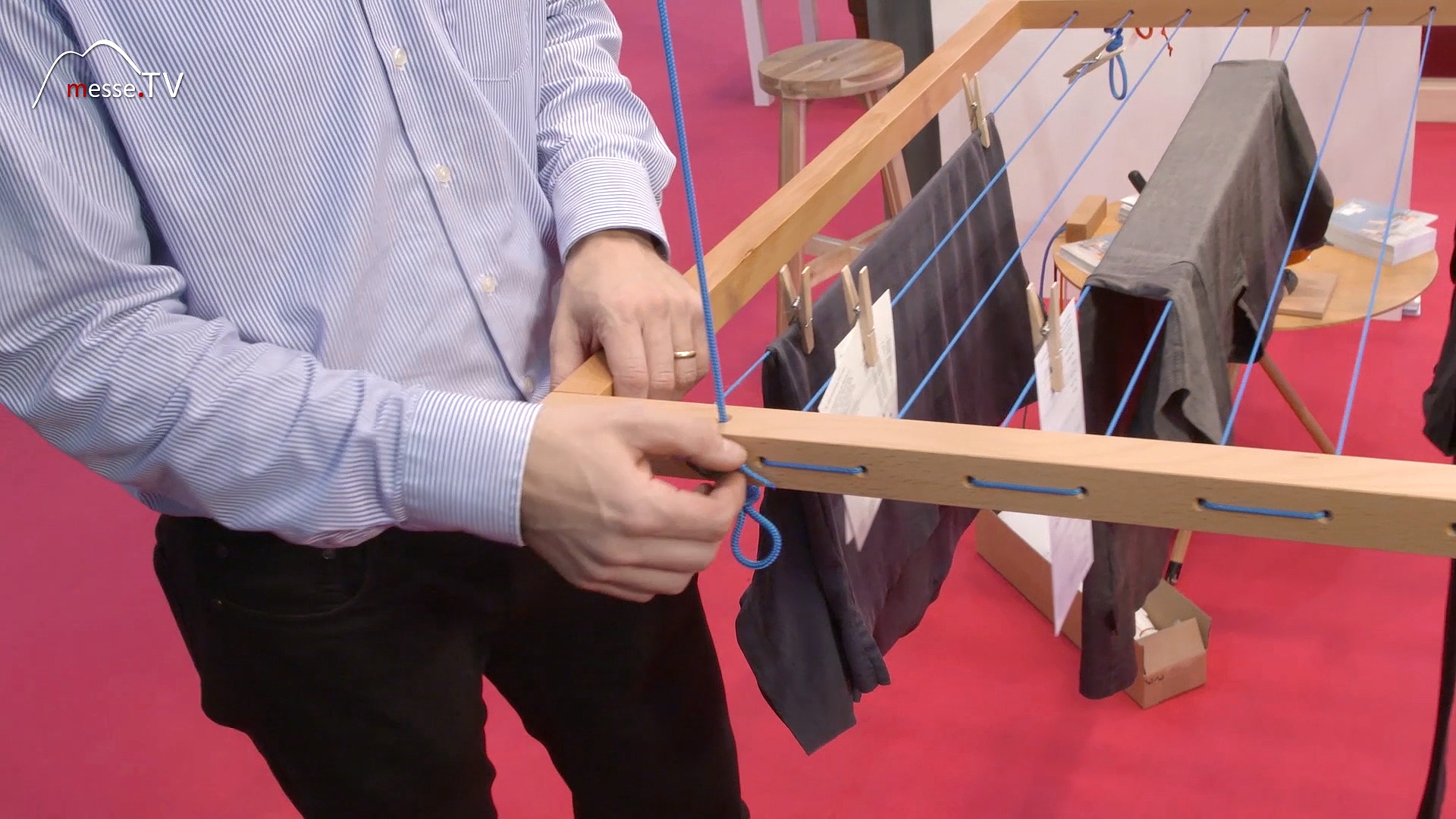 Flying clothes rack Hangbird