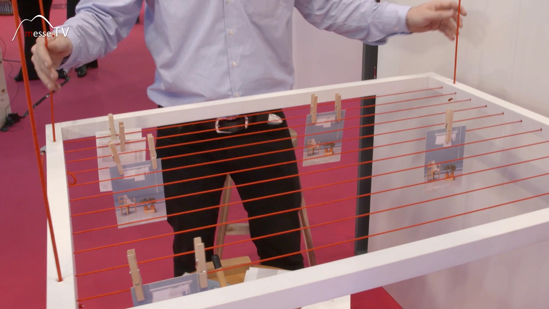 Hangbird clothes rack