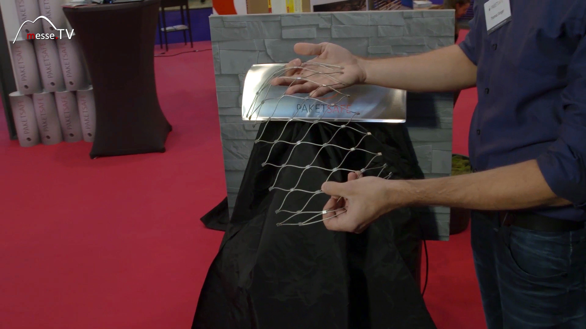 Packages secured by metal grid in package bag Paketsafe