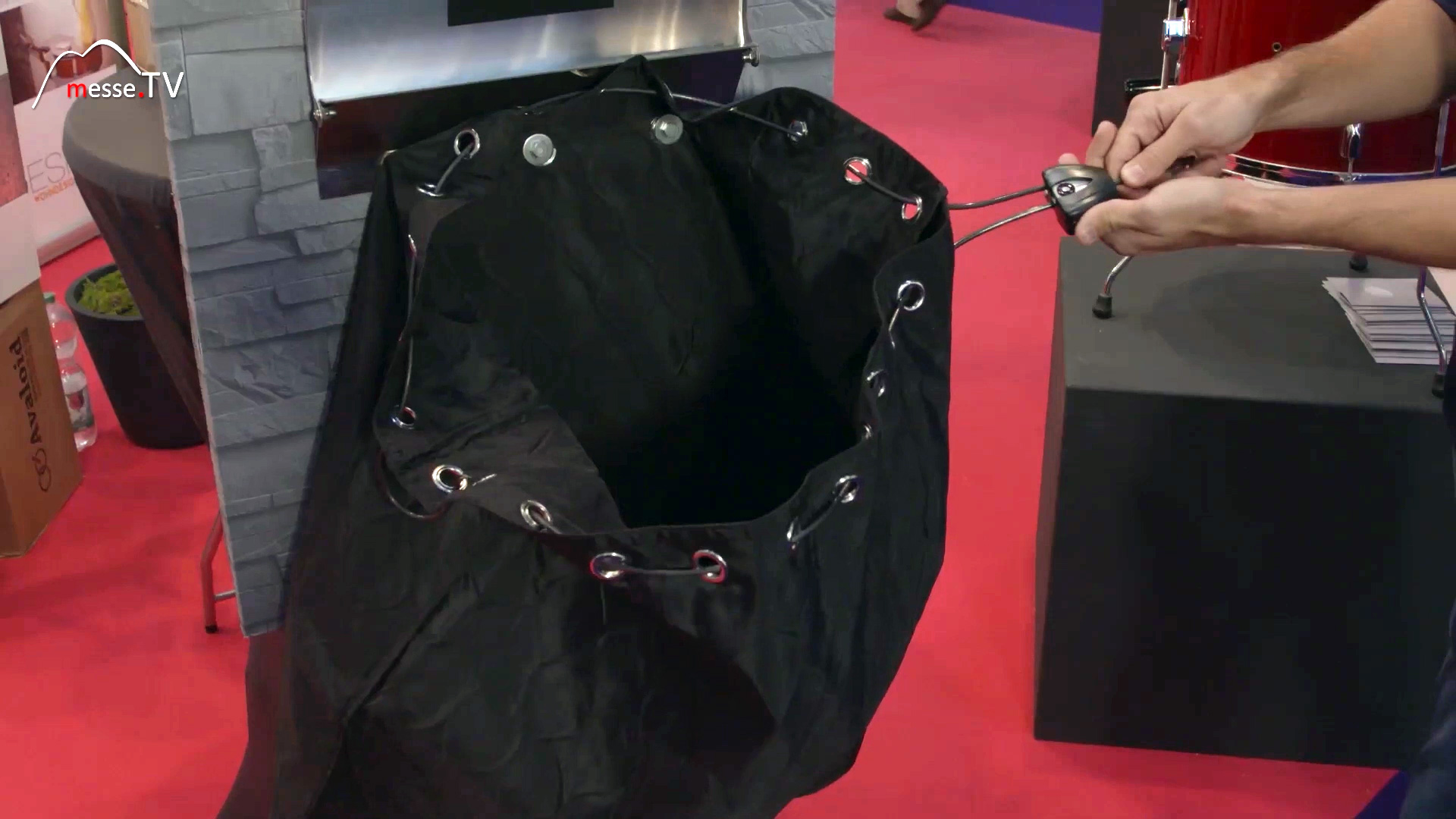 Postman seals bag with parcel Paketsafe