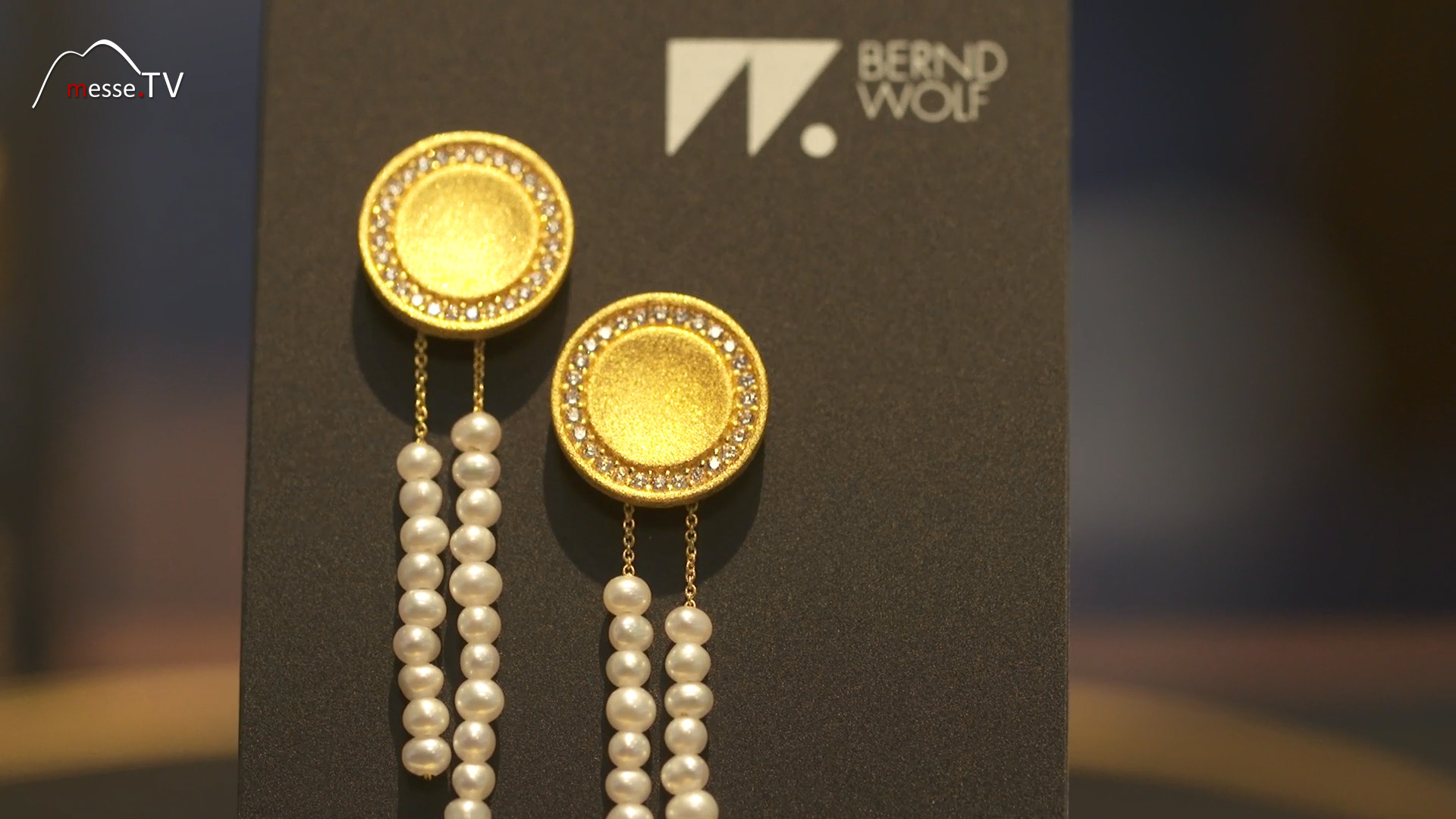 Gold jewelry earrings Bernd Wolf Concav