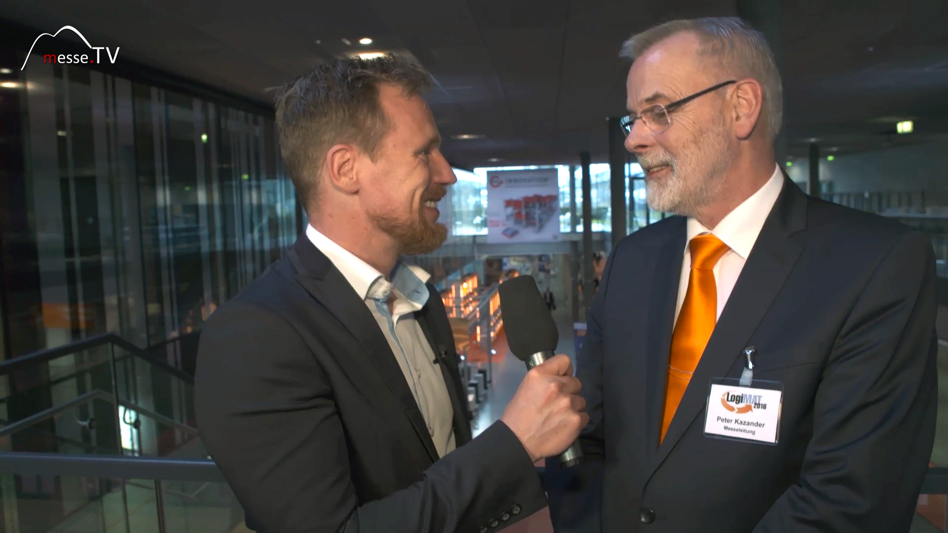 MesseTV Moderator Klas Boemecke with Fair Manager Peter Kazander
