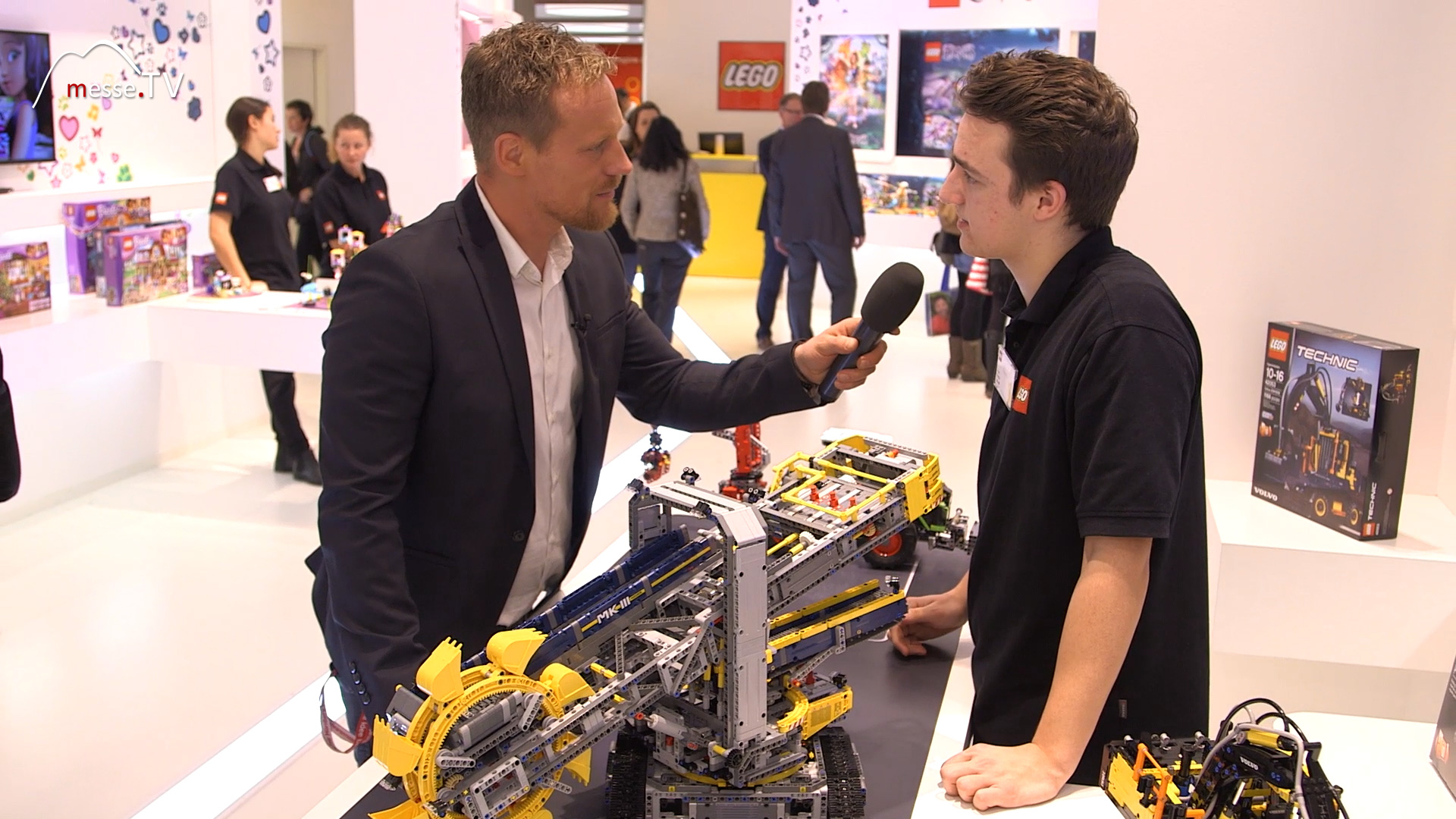 MesseTV Klas Boemecke in interview with Lego