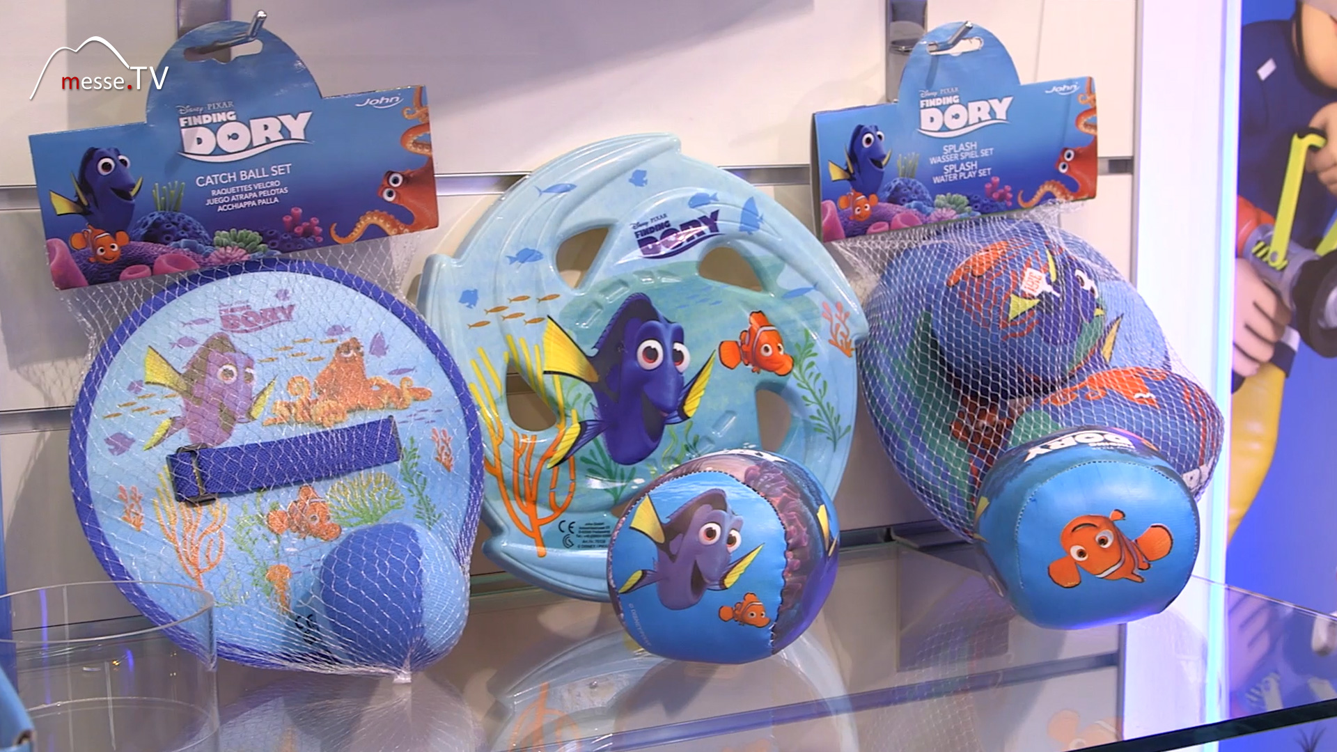 Water toy finding Dory
