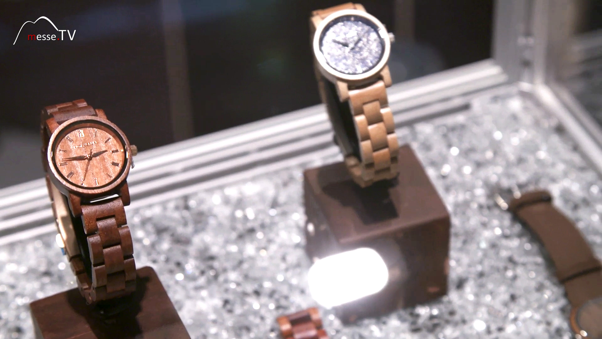 HOLZKERN watches made of precious wood