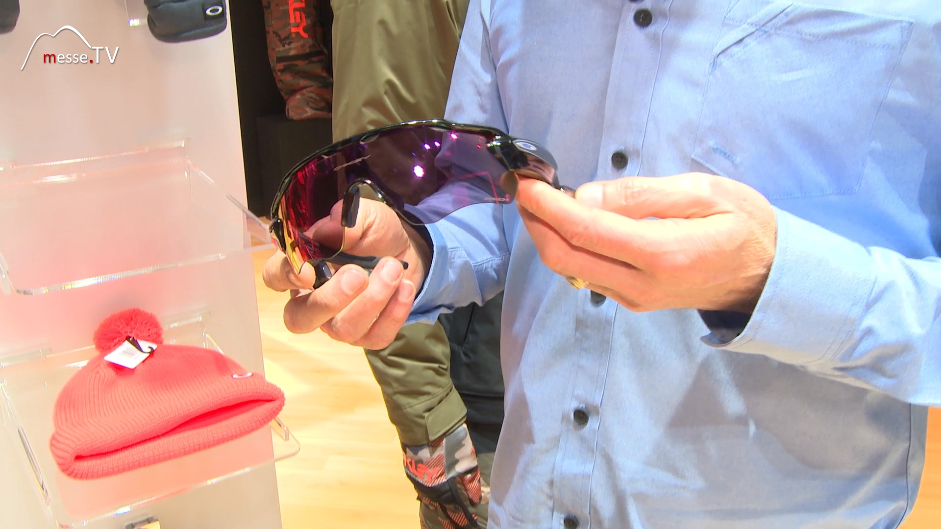 Oakley Smart Sunglasses Pace Display in the field of view Ispo 2017 Munich