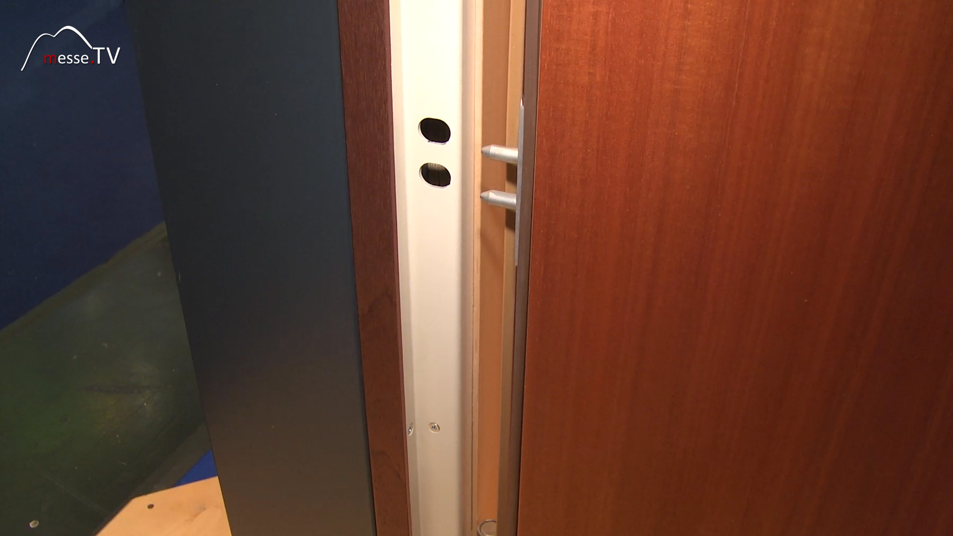 Back hooks burglar proof Bavarian State Criminal Police Office Burglary protection information