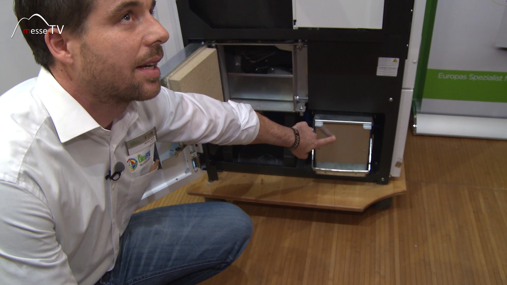 Pellet ash container screw conveyor