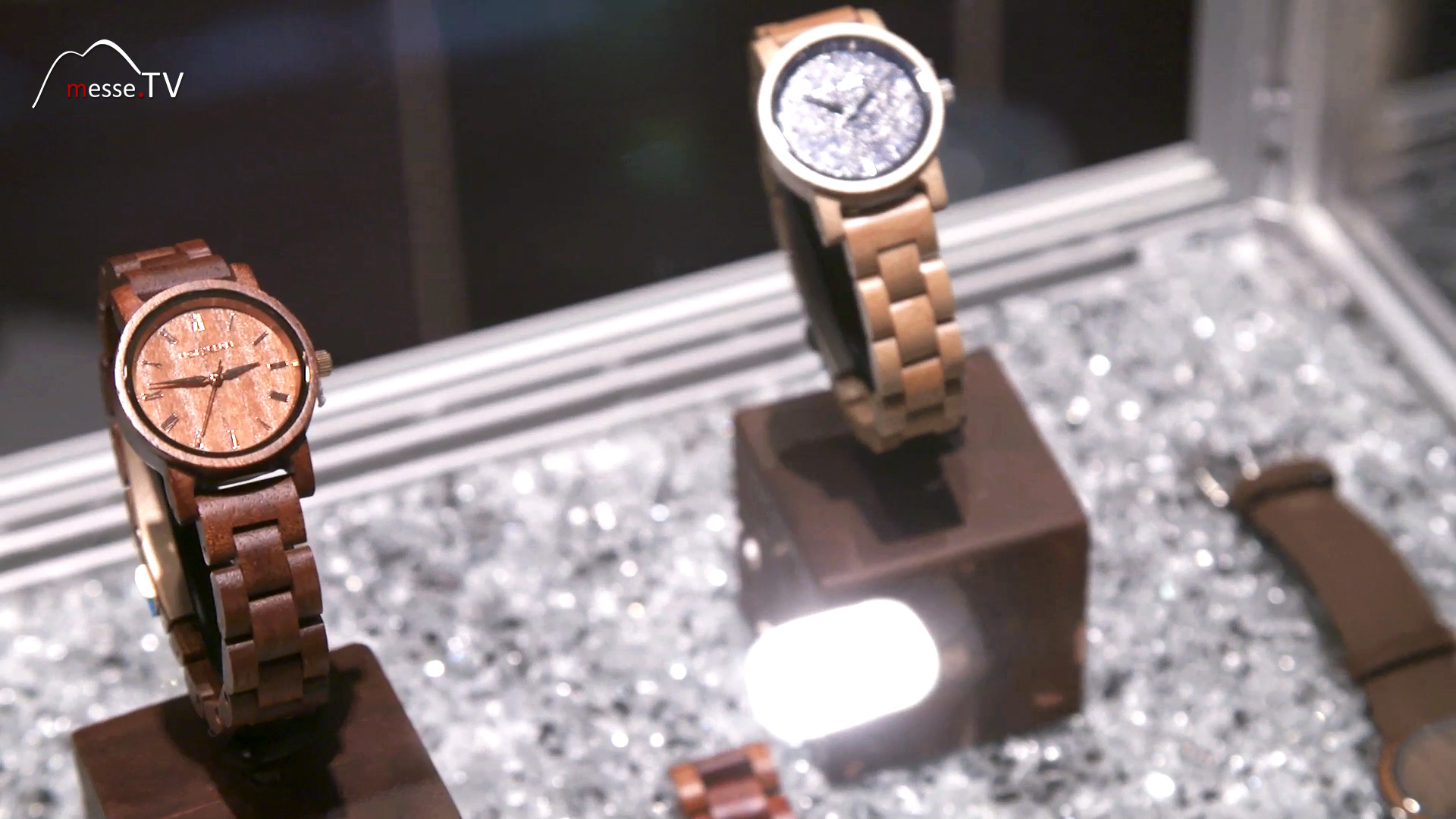 Watch made of precious wood