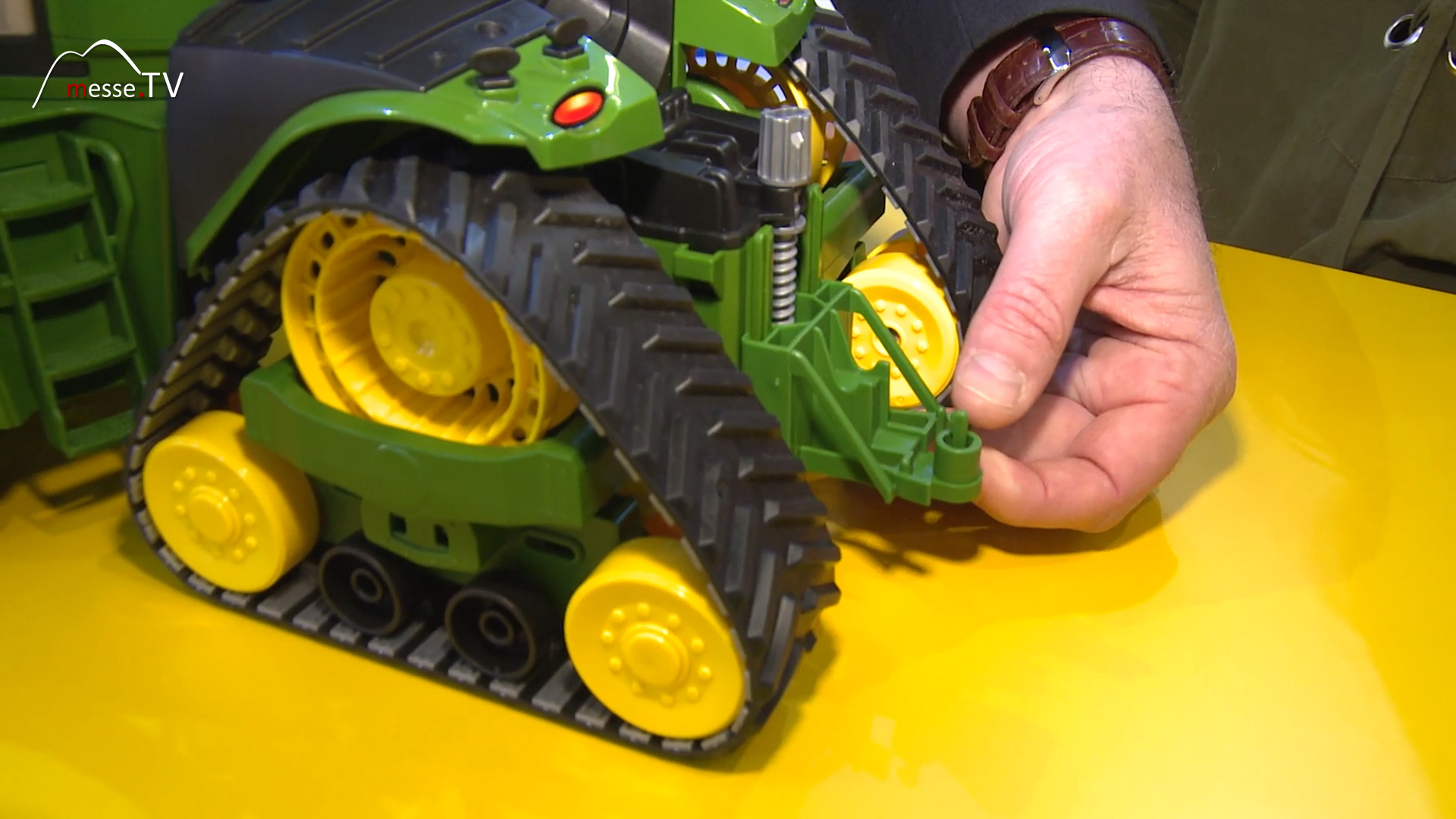 John Deere 9620RX crawler toy excavator Bruder