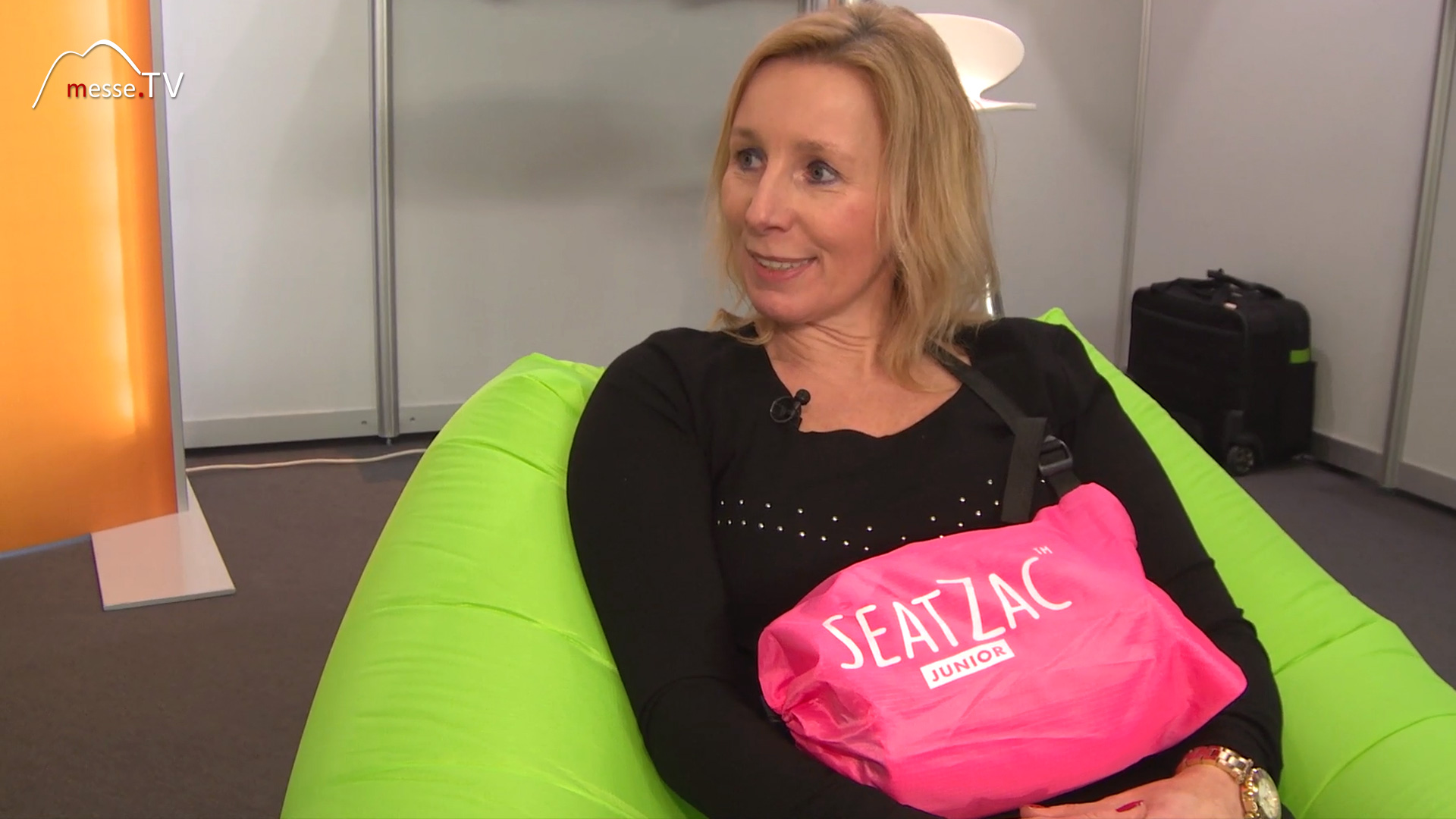 beanbag neon green pink Spielwarenmesse