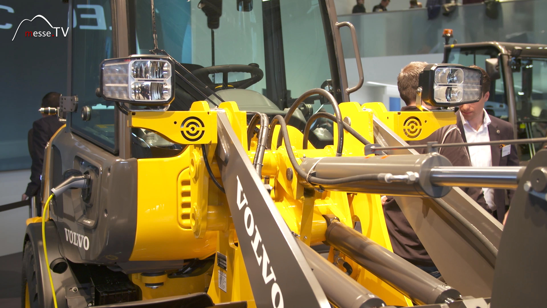 VOLVO fully electric construction machines for halls and indoors