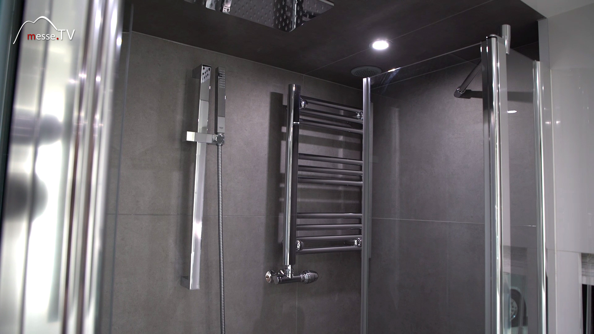 shower 5 star camping suite Eila