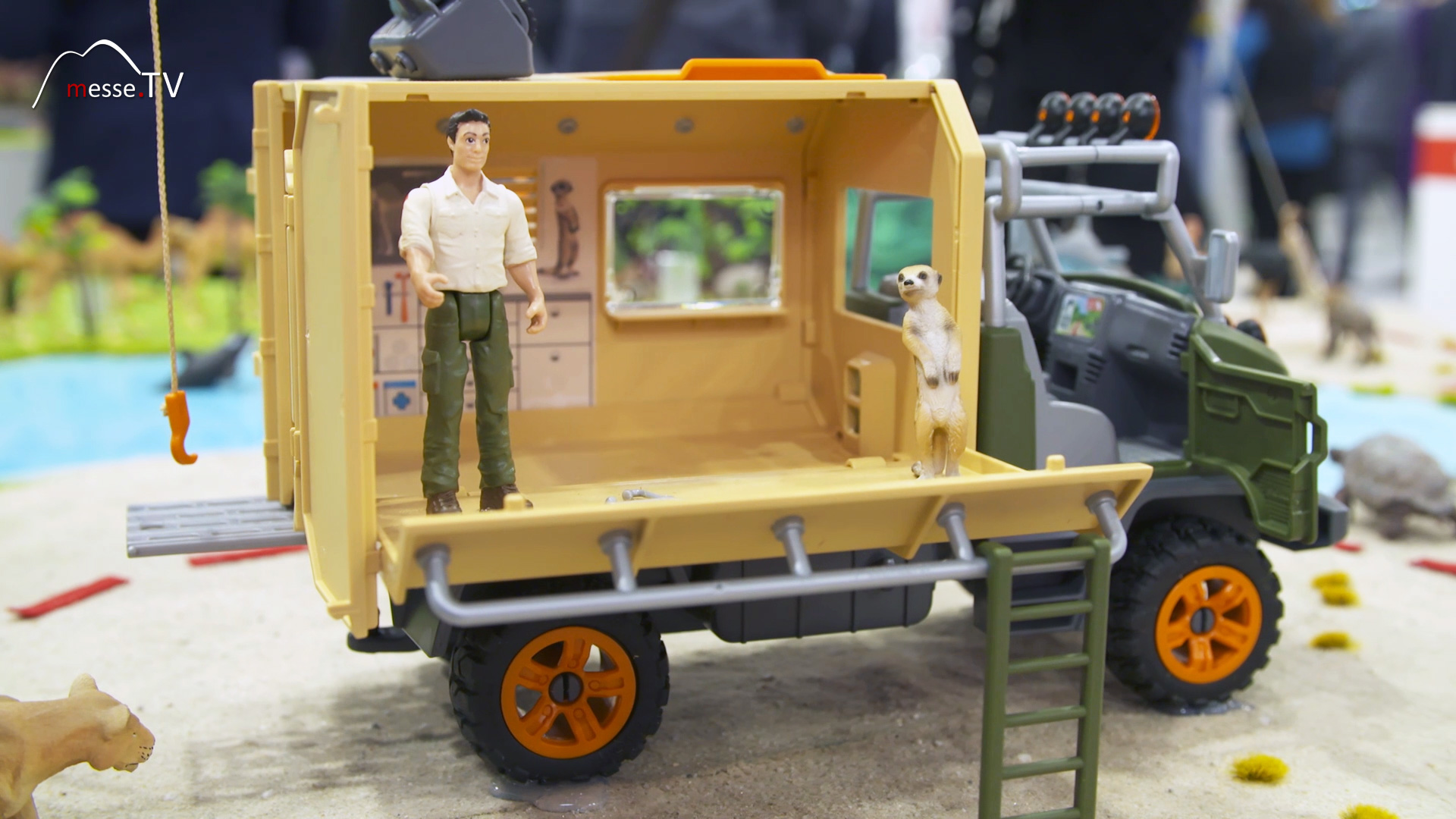 Schleich Wildlife Playworld Unimog