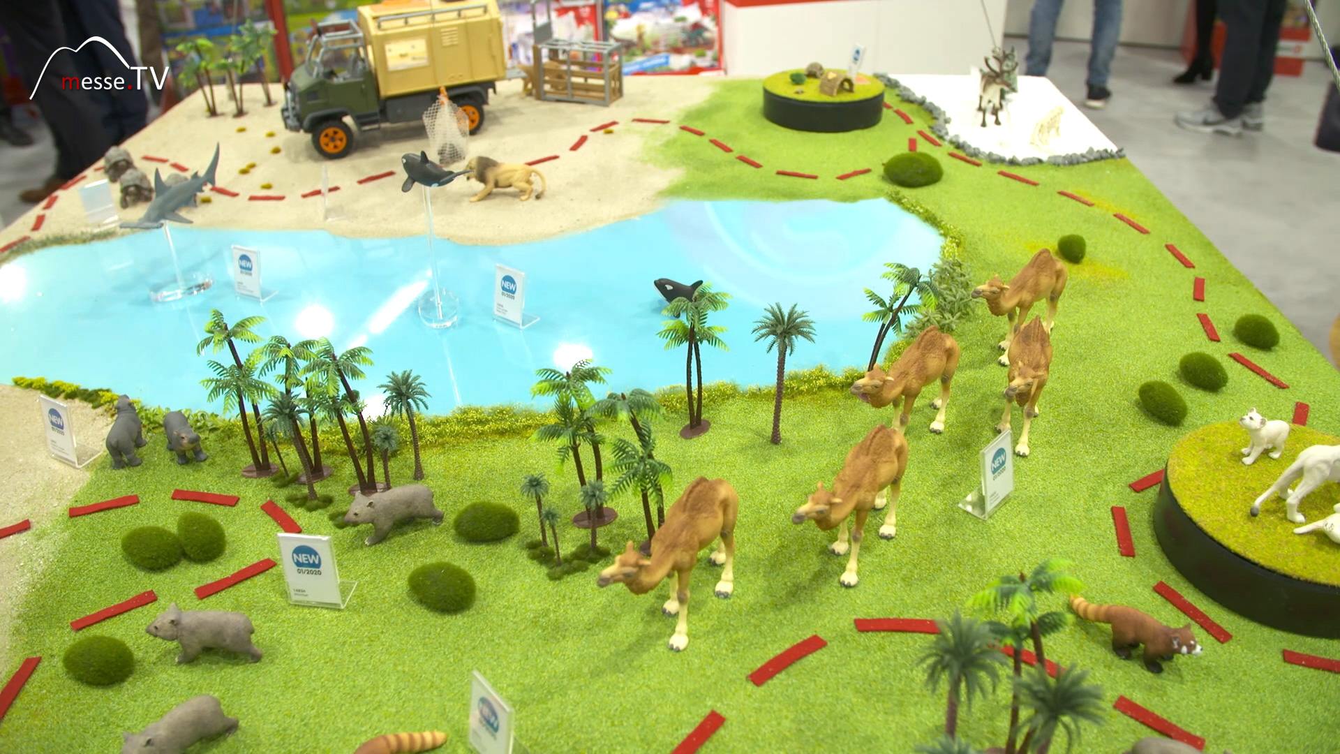 Schleich Wildlife Playworld