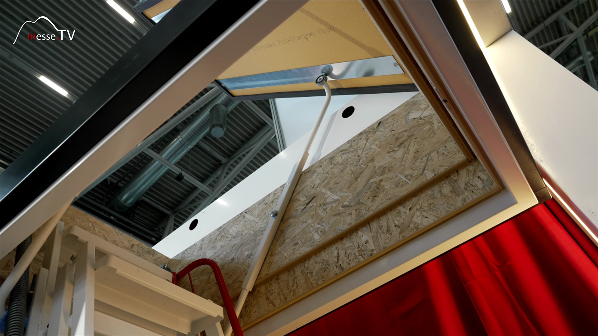 Attic staircase ceiling opening