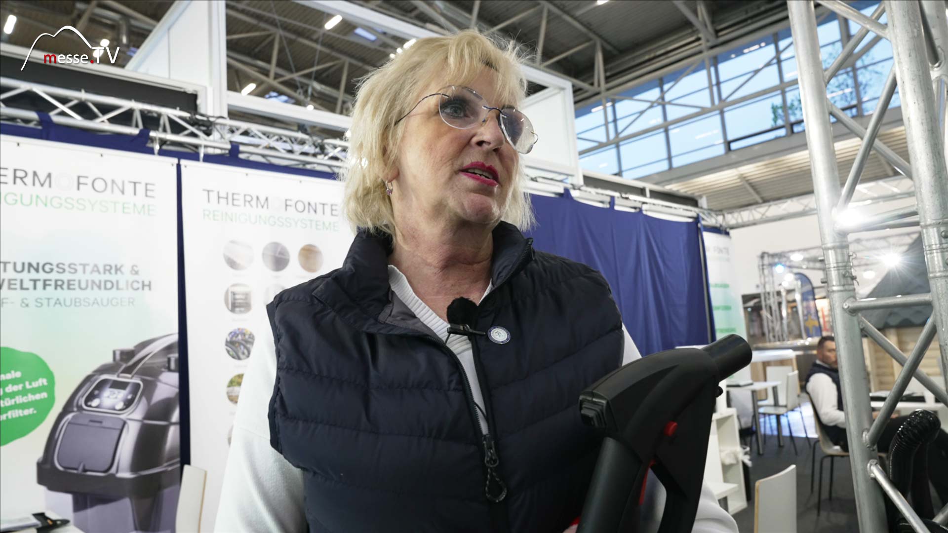 Cleaning system steam pressure cleaner