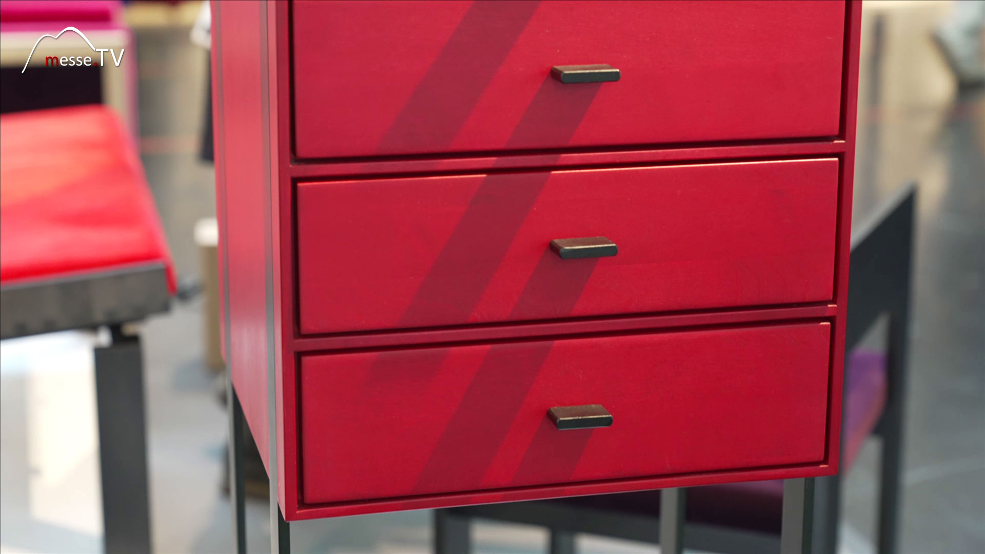 Furniture solid wood red customizable