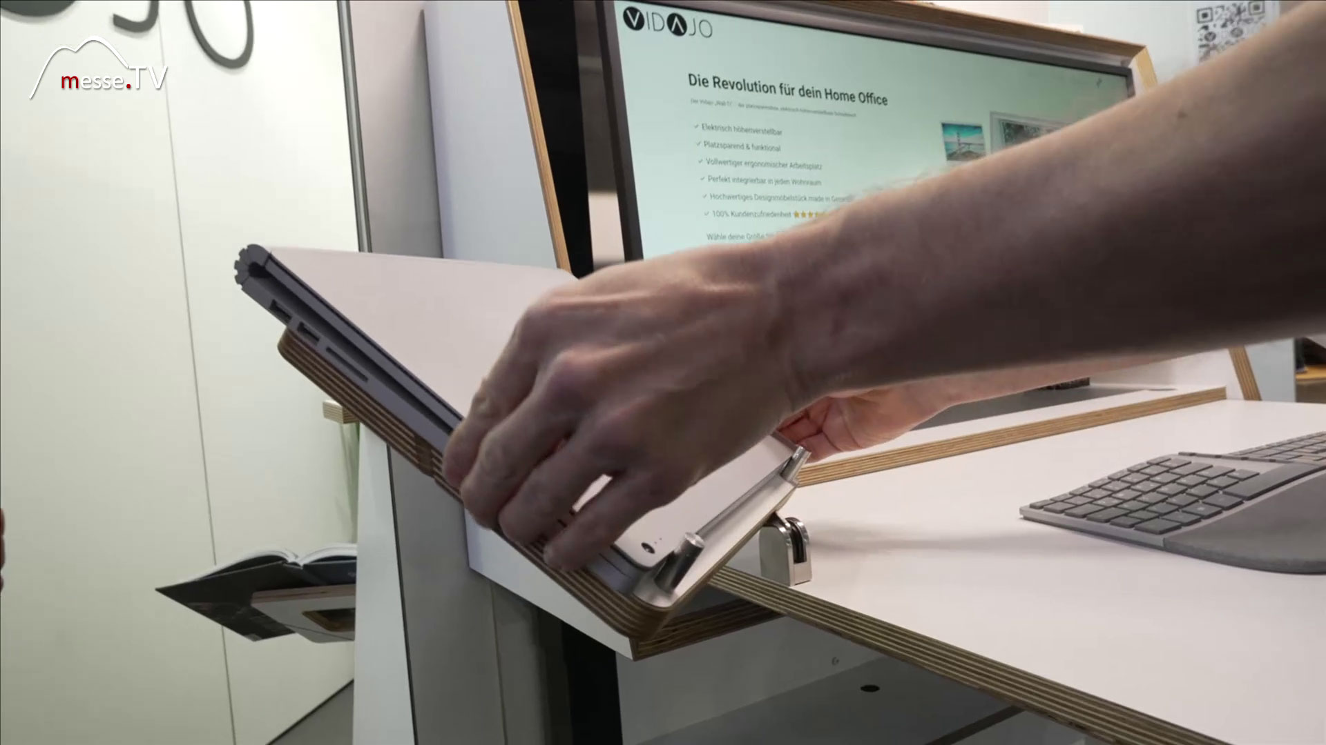 Homeoffice workstation height adjustable