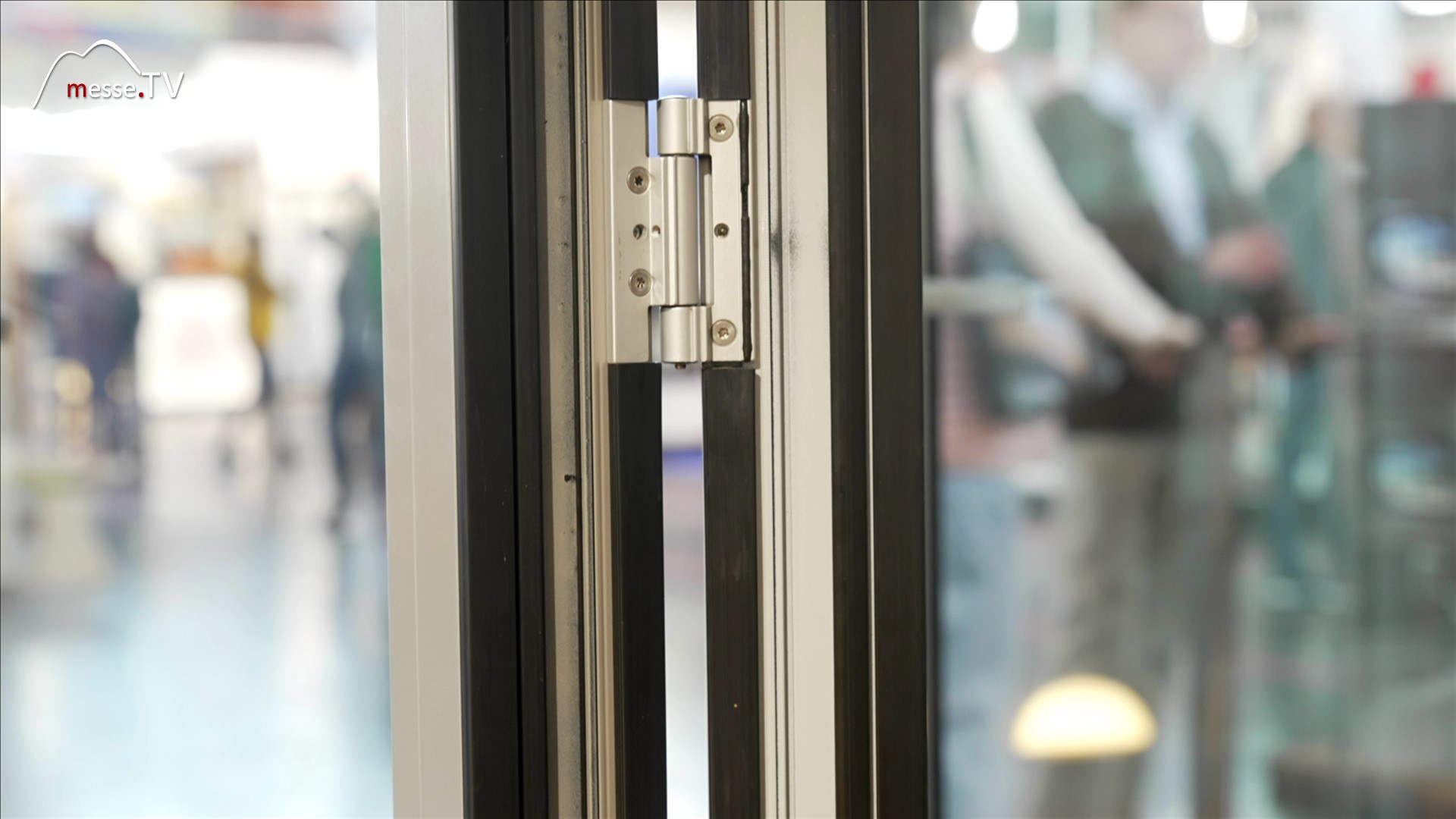 Thermally insulated aluminum door