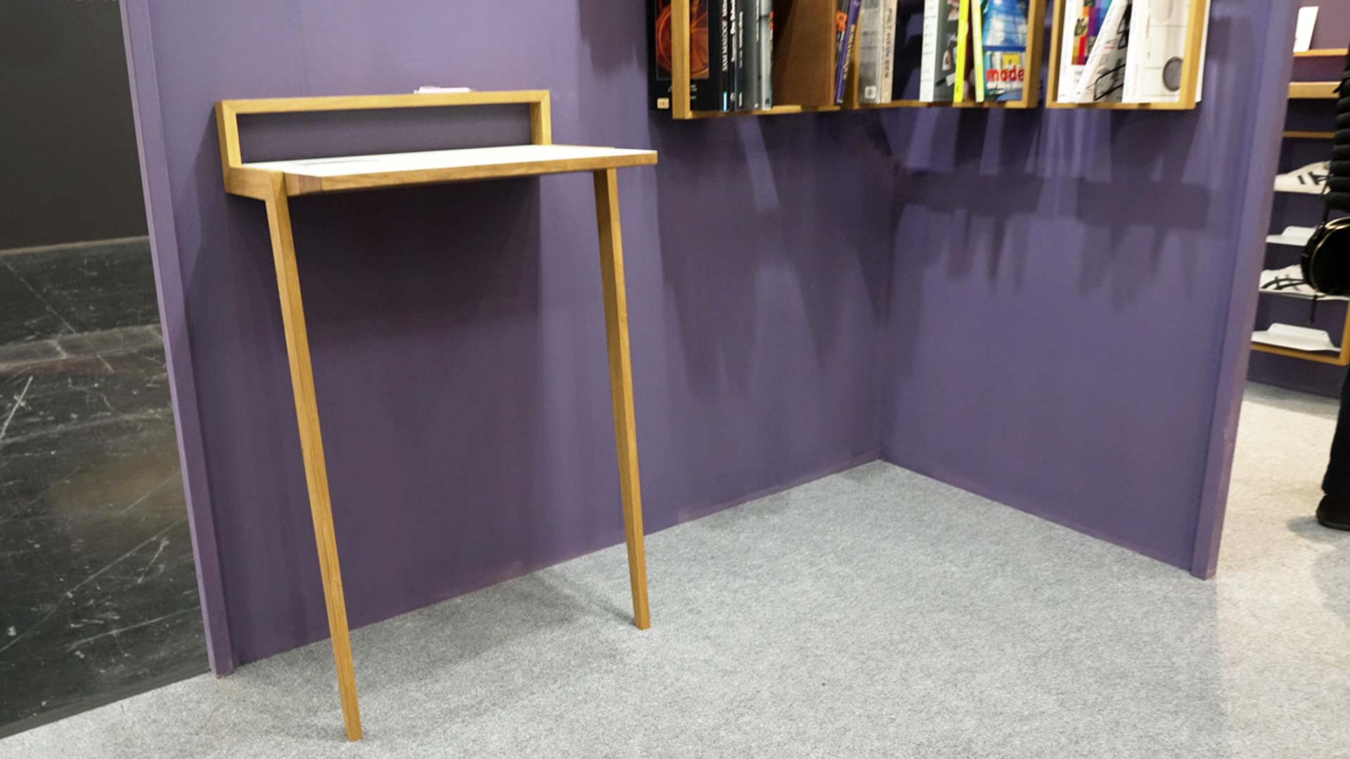 Wall table top linoleum