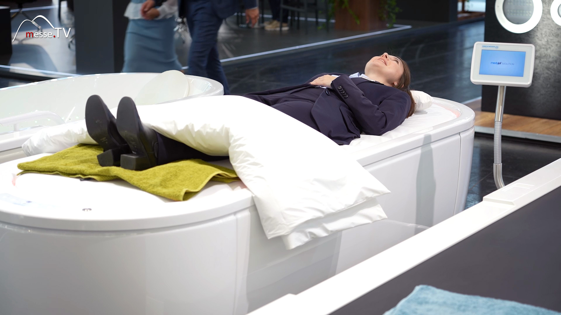 Unbescheiden spa bed for cosmetic treatments aquanale 2023 Cologne