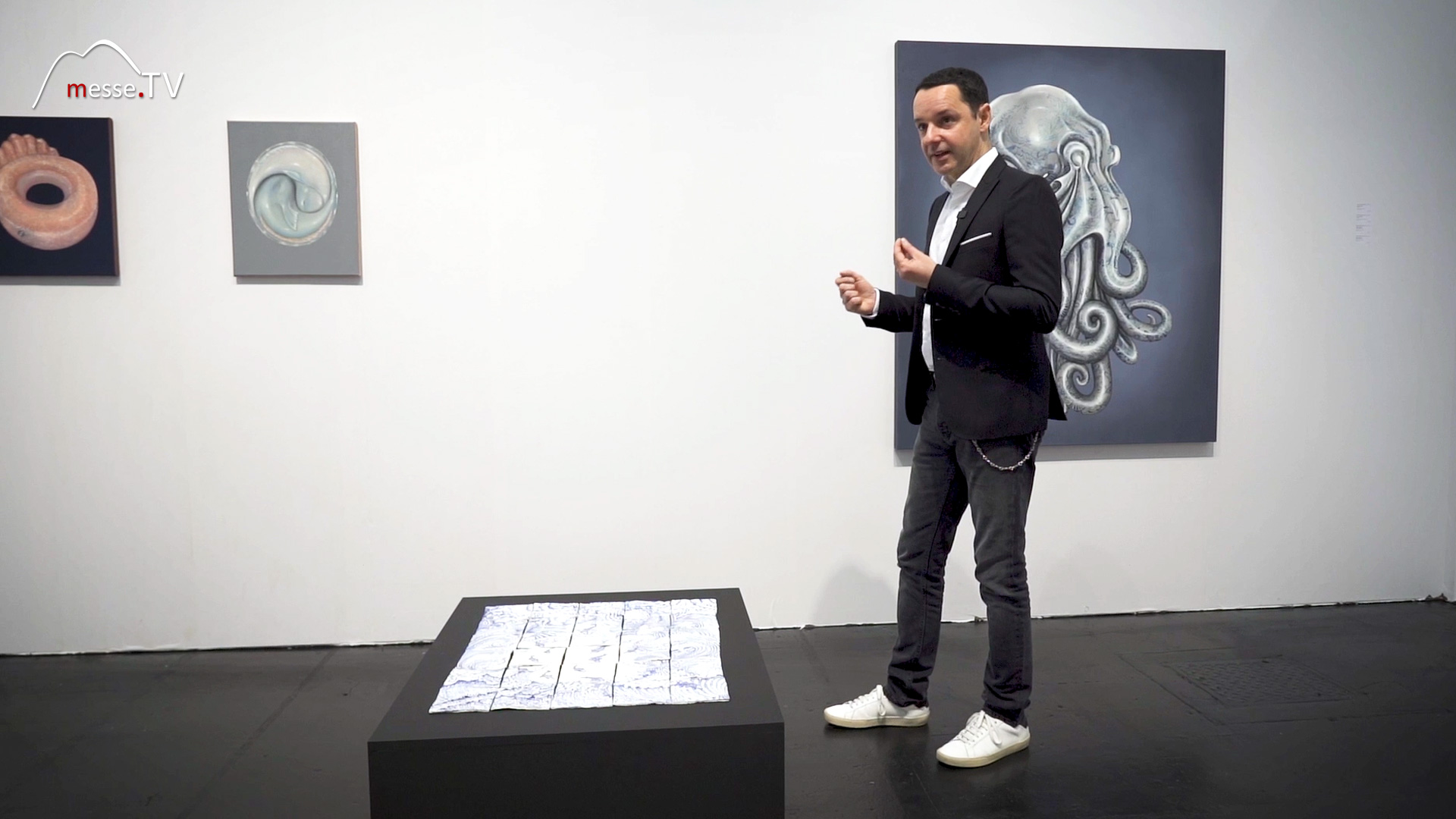 Thomas Fuchs presents work art of Mona Ardeleanu